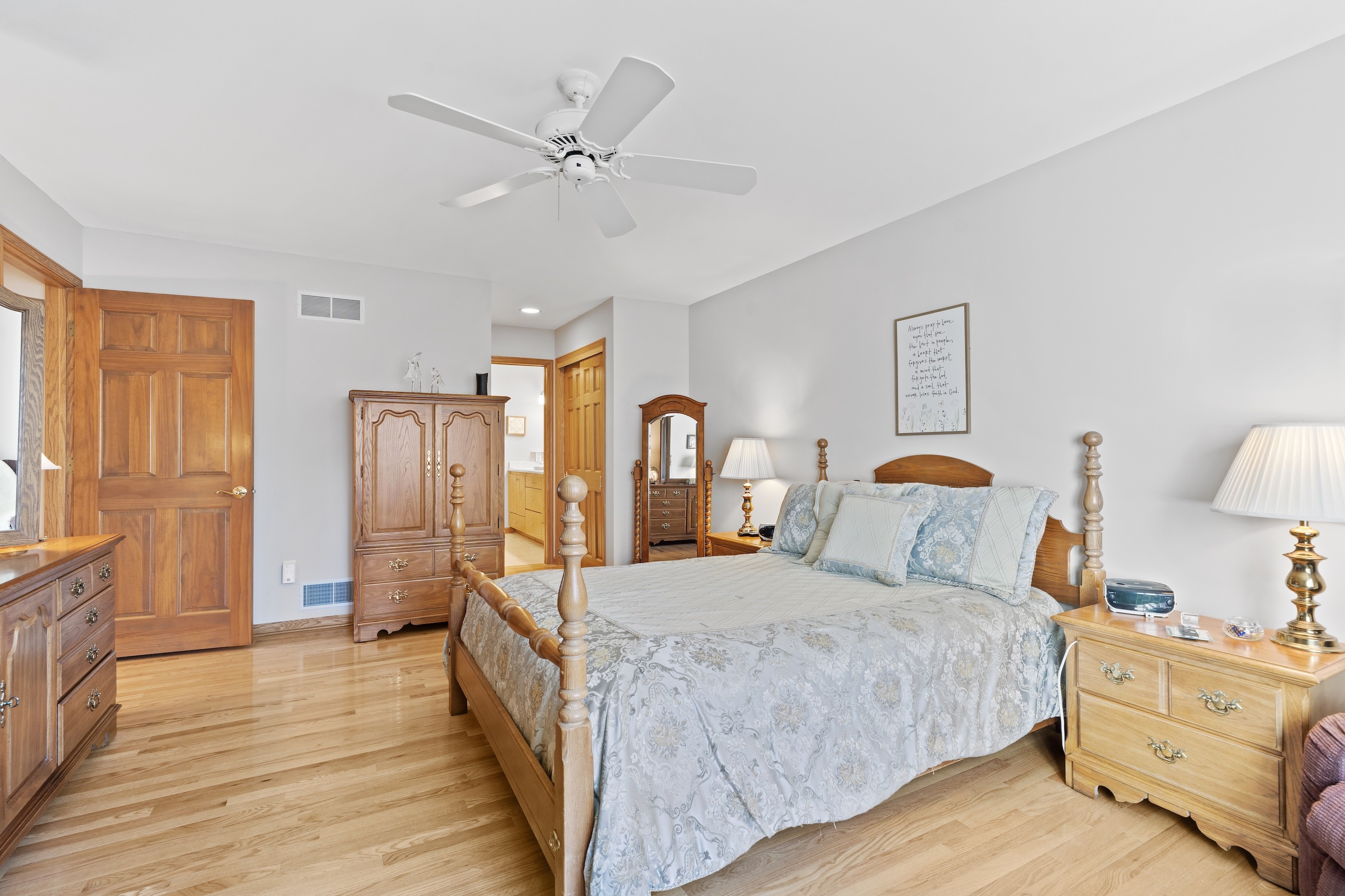  Spacious Side-by-Side Condo in Brookfield - 物件實景