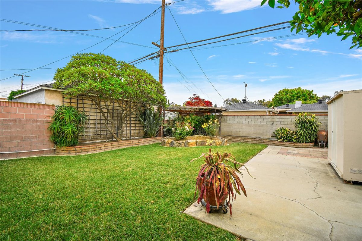 Lakewood, California, 90713, United States, 3 Bedrooms Bedrooms, ,1 BathroomBathrooms,Residential,For Sale,1927996