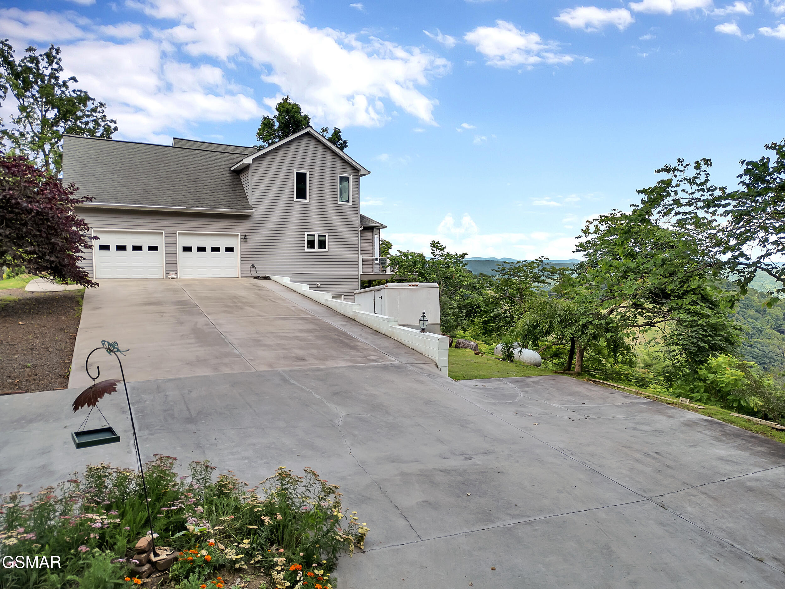 Mooresburg, Tennessee, 37811, United States, 2 Bedrooms Bedrooms, ,4 BathroomsBathrooms,Residential,For Sale,1861149