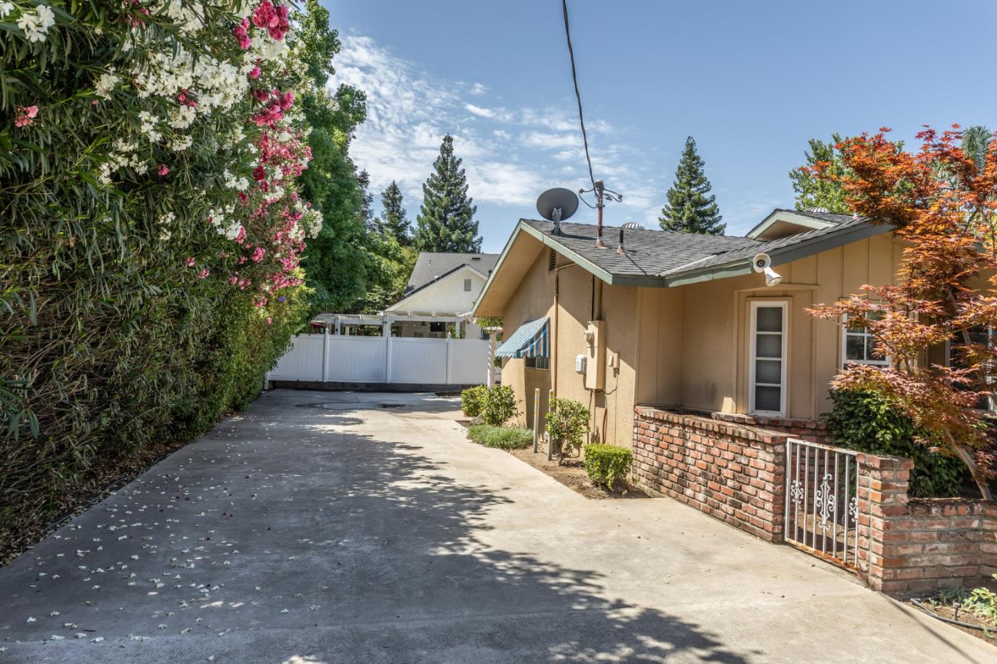 Clovis, California, 93611, United States, 4 Bedrooms Bedrooms, ,2 BathroomsBathrooms,Residential,For Sale,1907507