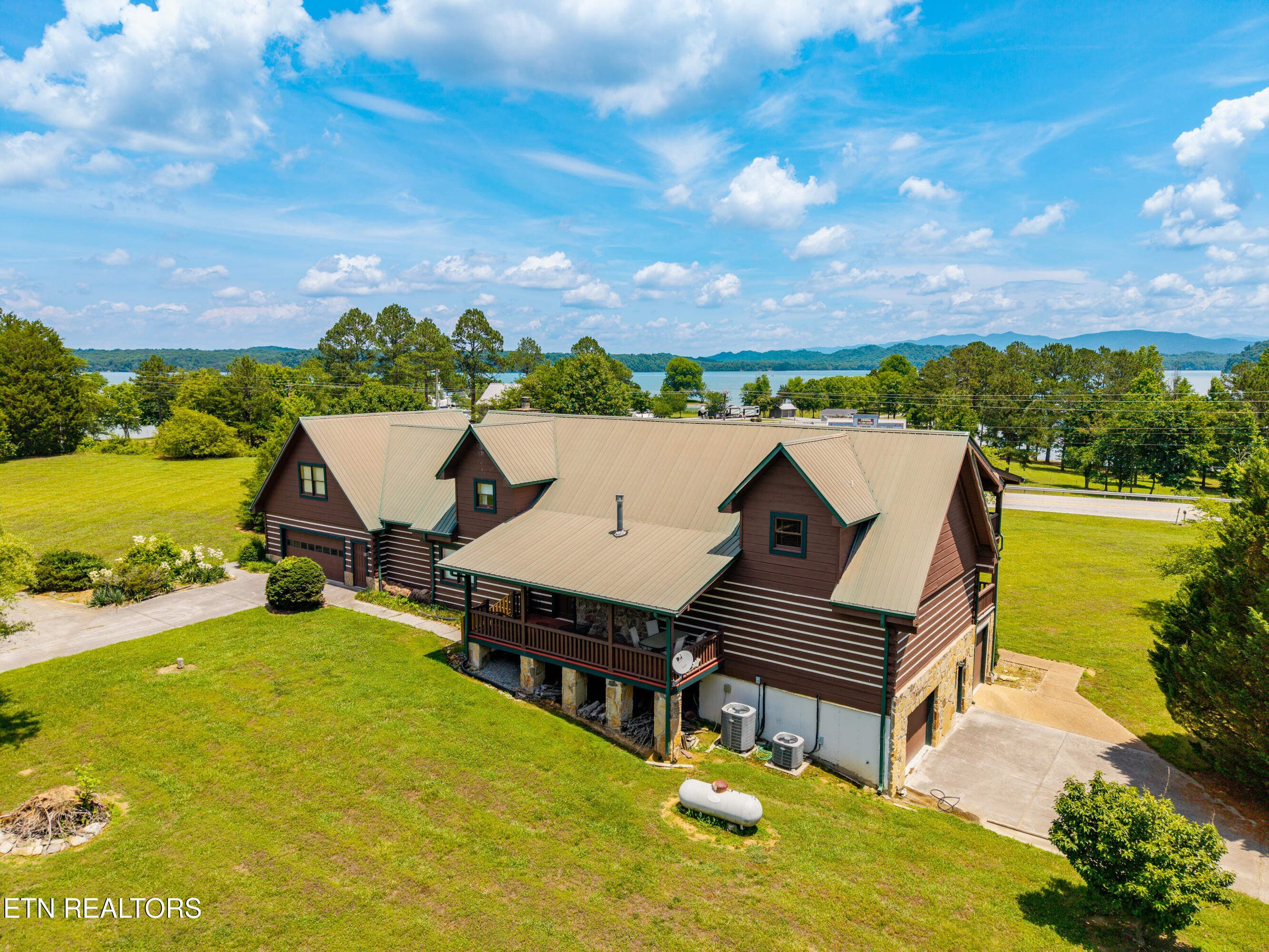 Vonore, Tennessee, 37885, United States, 3 Bedrooms Bedrooms, ,4 BathroomsBathrooms,Residential,For Sale,2048933