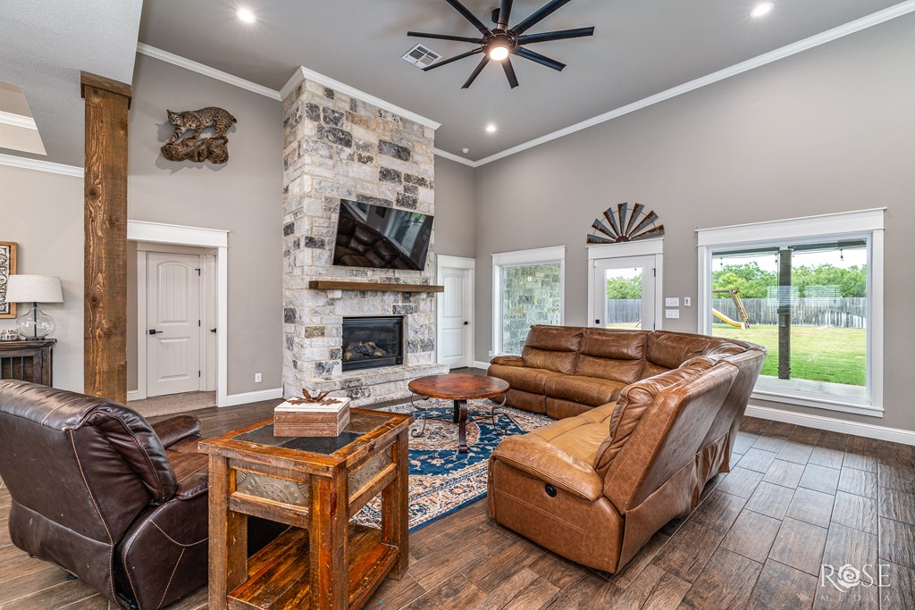 San Angelo, Texas, 76904, United States, 4 Bedrooms Bedrooms, ,3 BathroomsBathrooms,Residential,For Sale,1941771