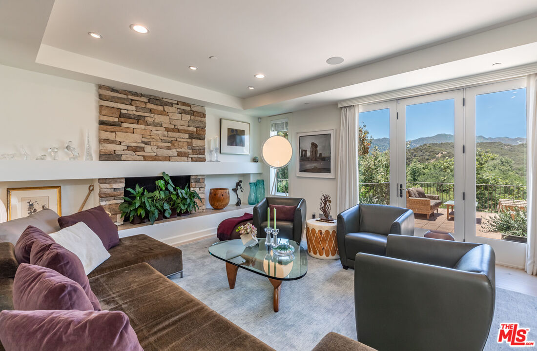 Calabasas, California, 91302, United States, 5 Bedrooms Bedrooms, ,4 BathroomsBathrooms,Residential,For Sale,1926275