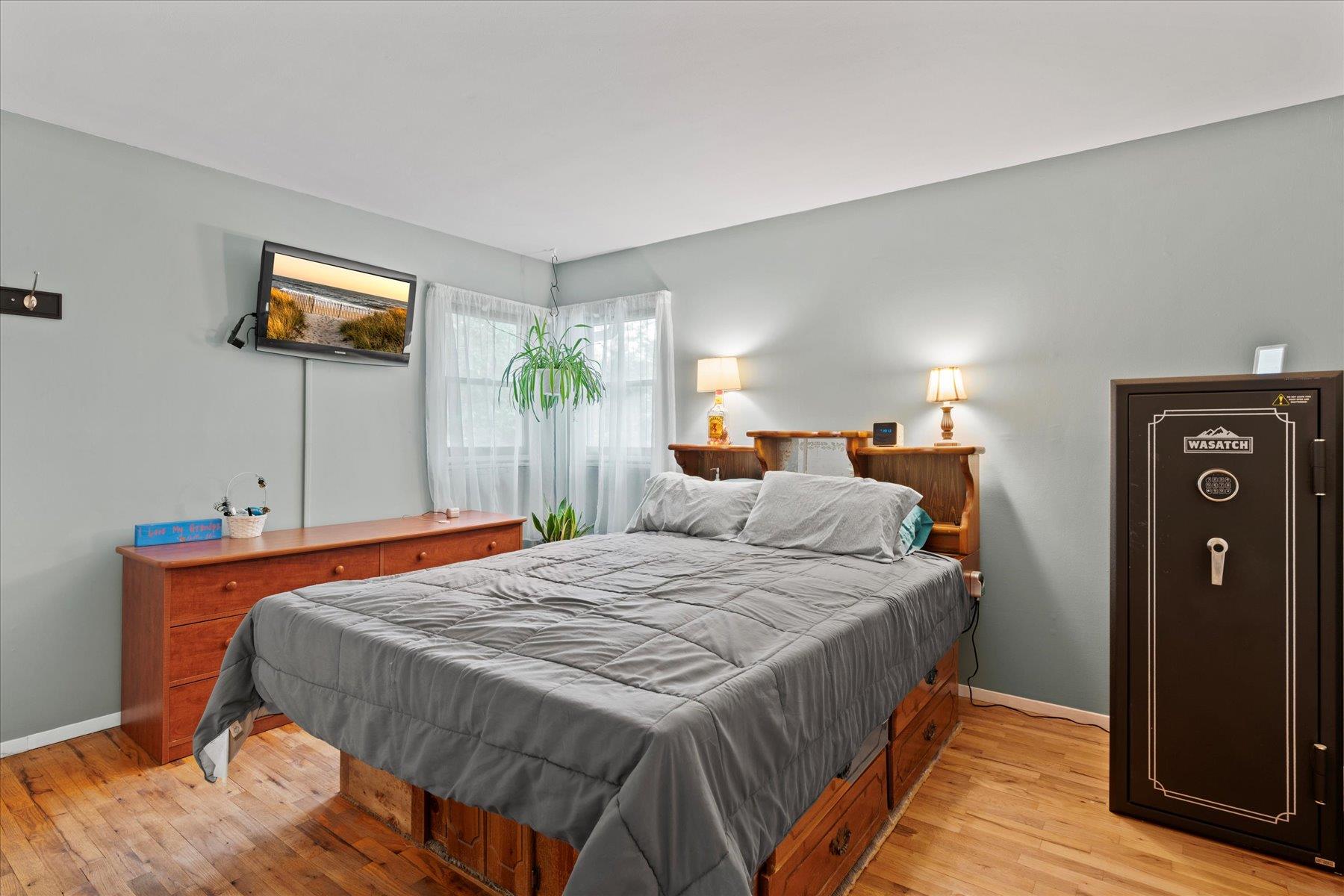 East Moriches, New York, 11940, United States, 3 Bedrooms Bedrooms, ,1 BathroomBathrooms,Residential,For Sale,1837952