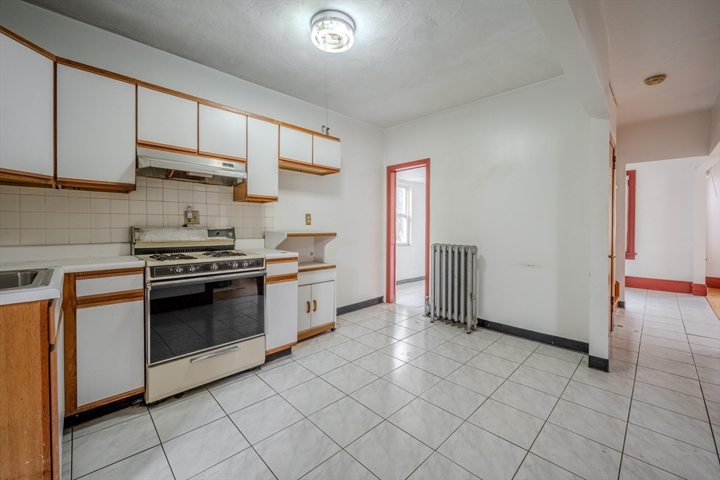Somerville, Massachusetts, 02145, United States, 4 Bedrooms Bedrooms, ,2 BathroomsBathrooms,Residential,For Sale,1950845