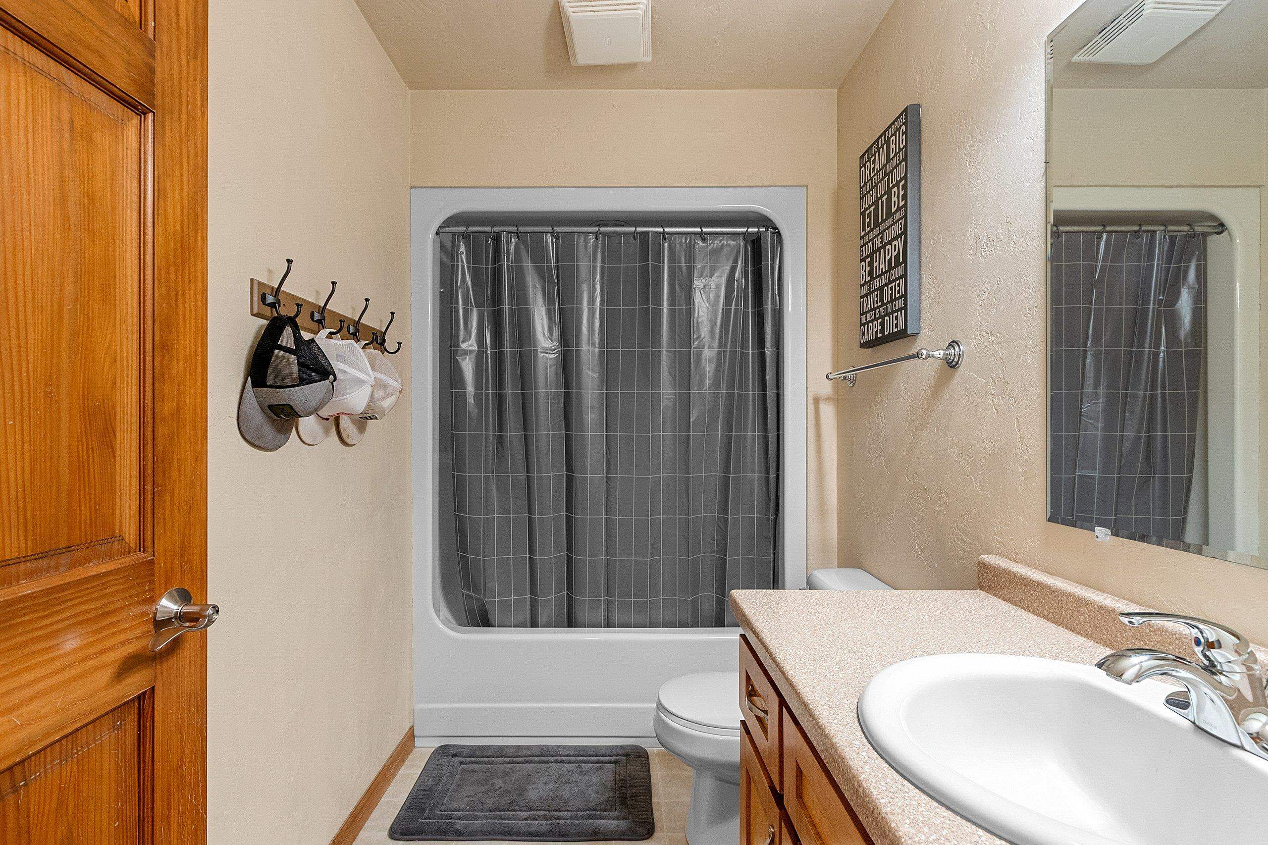 APPLETON, Wisconsin, 54913, United States, 4 Bedrooms Bedrooms, ,3 BathroomsBathrooms,Residential,For Sale,1960996