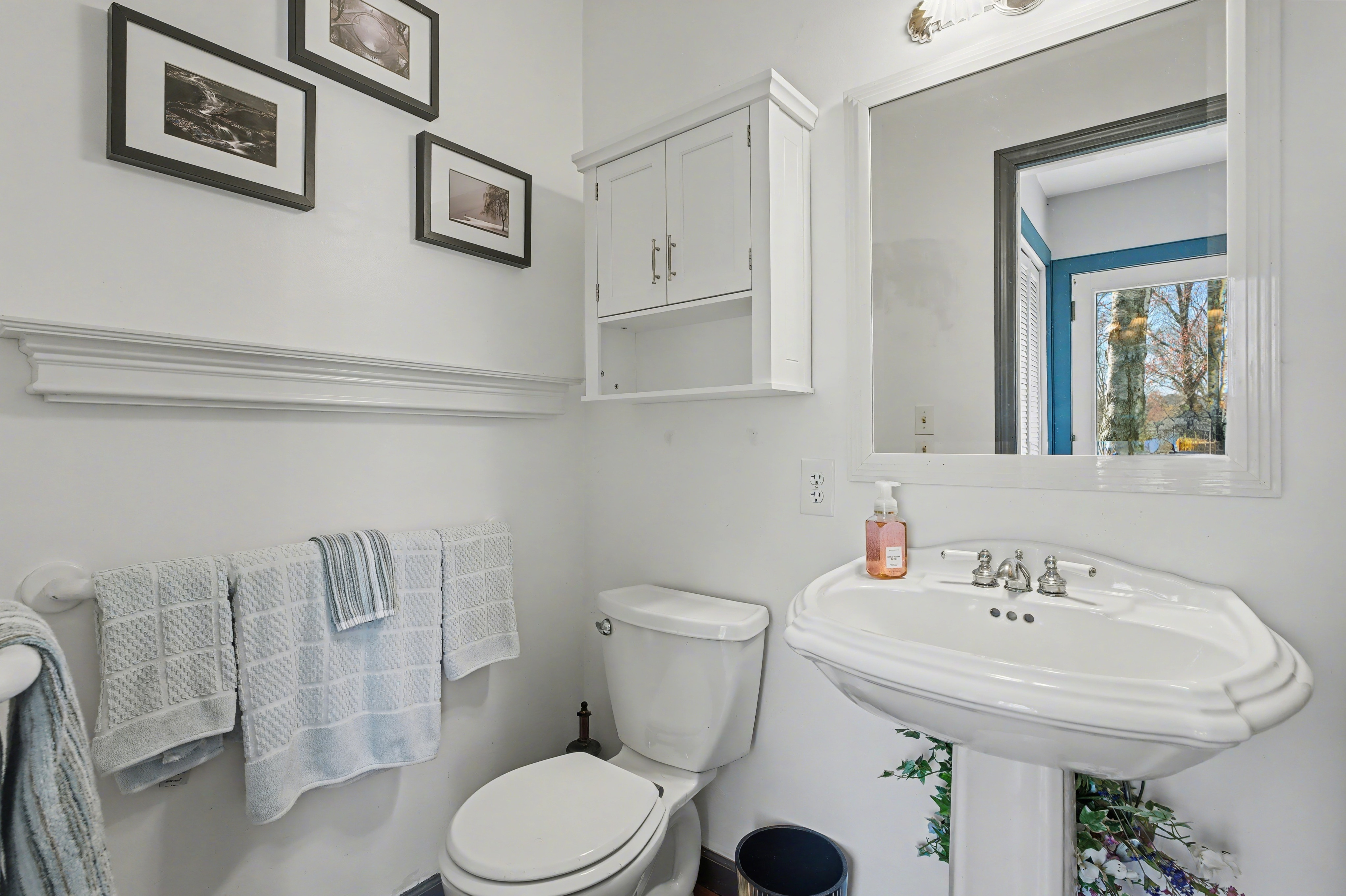  Spacious Main House and Separate Guest Home on 3.64 Acres - 物件實景