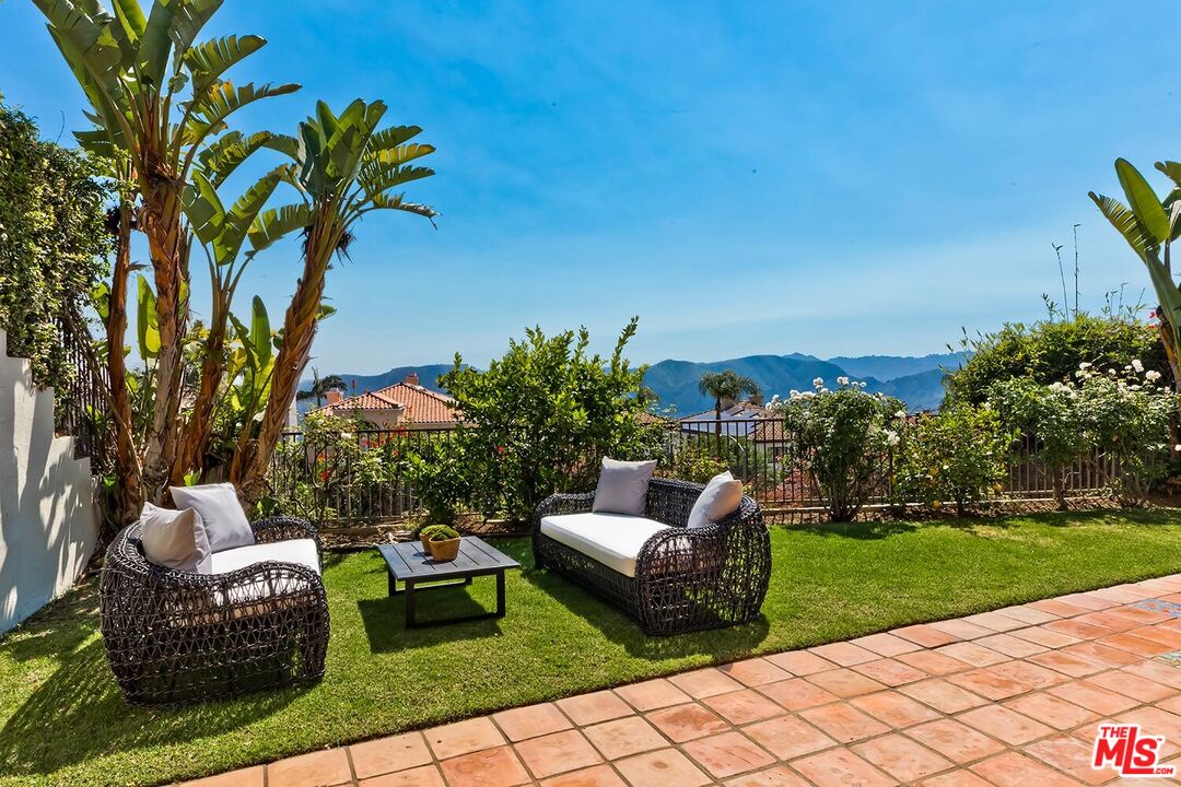Pacific Palisades, California, 90272, United States, 4 Bedrooms Bedrooms, ,4 BathroomsBathrooms,Residential,For Sale,1911356