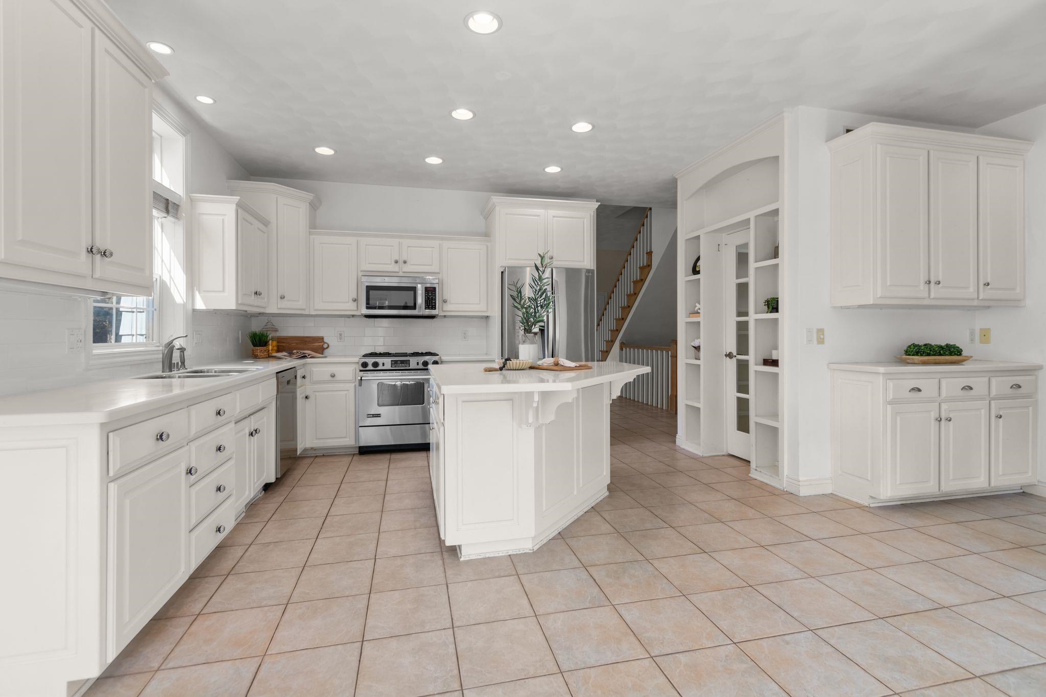 NEENAH, Wisconsin, 54956, United States, 4 Bedrooms Bedrooms, ,4 BathroomsBathrooms,Residential,For Sale,1955274