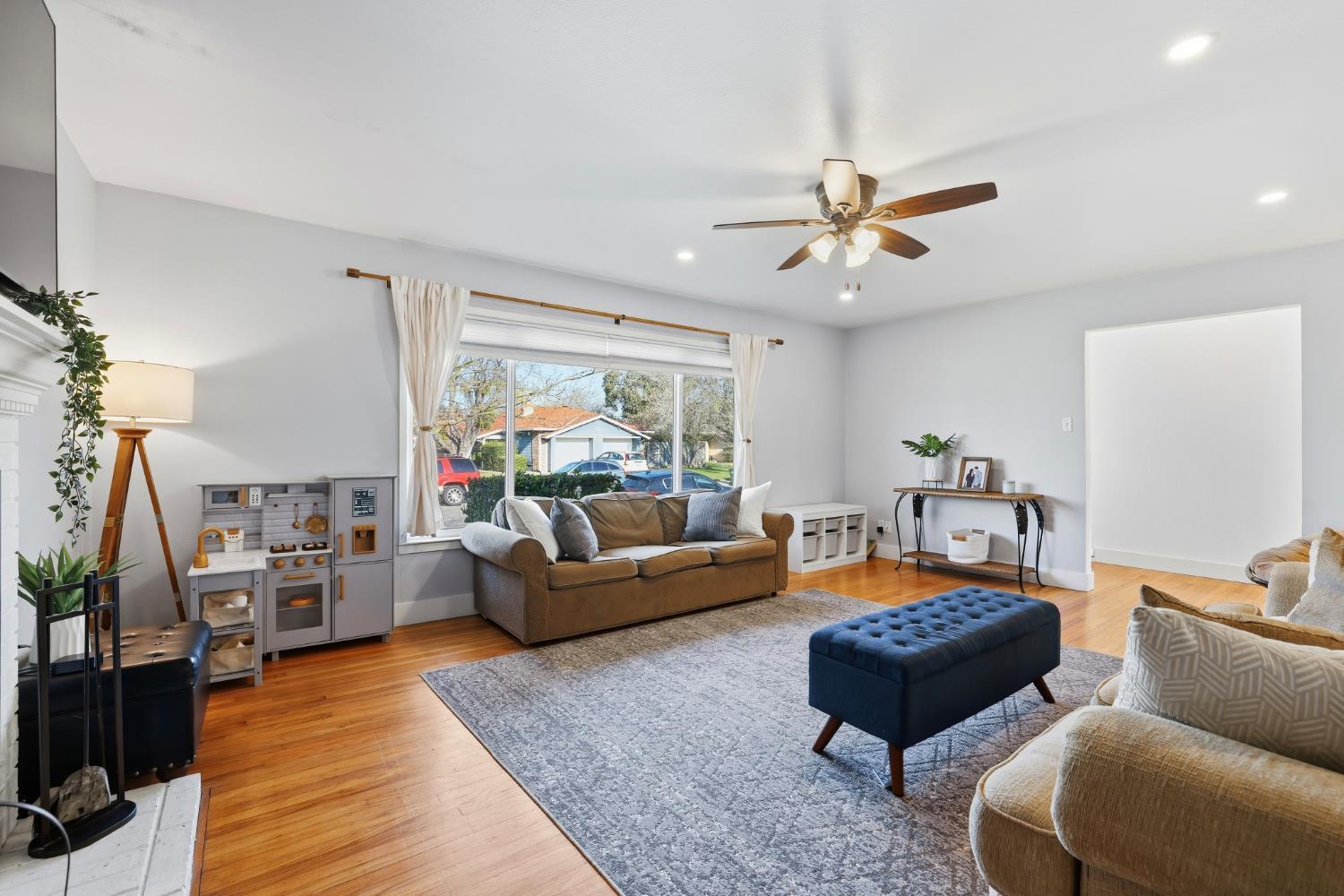 Sacramento, California, 95864, United States, 3 Bedrooms Bedrooms, ,2 BathroomsBathrooms,Residential,For Sale,2010336