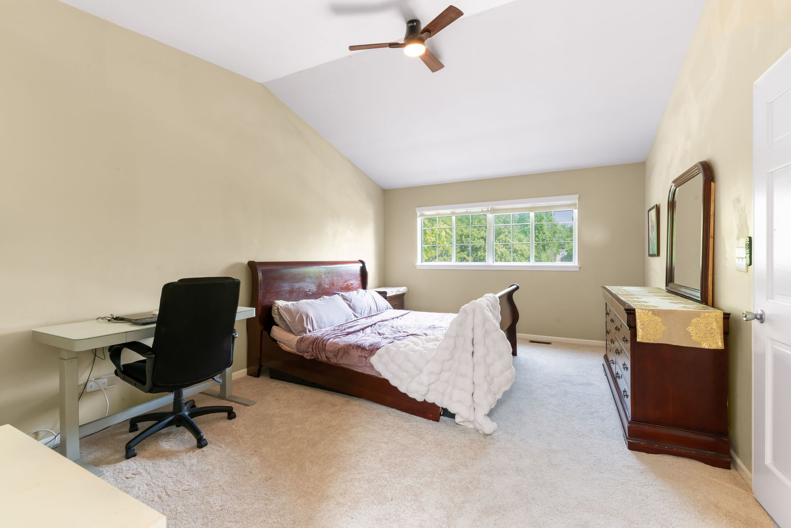 Carol Stream, Illinois, 60188, United States, 4 Bedrooms Bedrooms, ,4 BathroomsBathrooms,Residential,For Sale,1903494