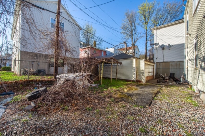 Newark City, New Jersey, 07112, United States, ,3 BathroomsBathrooms,Residential,For Sale,1982998