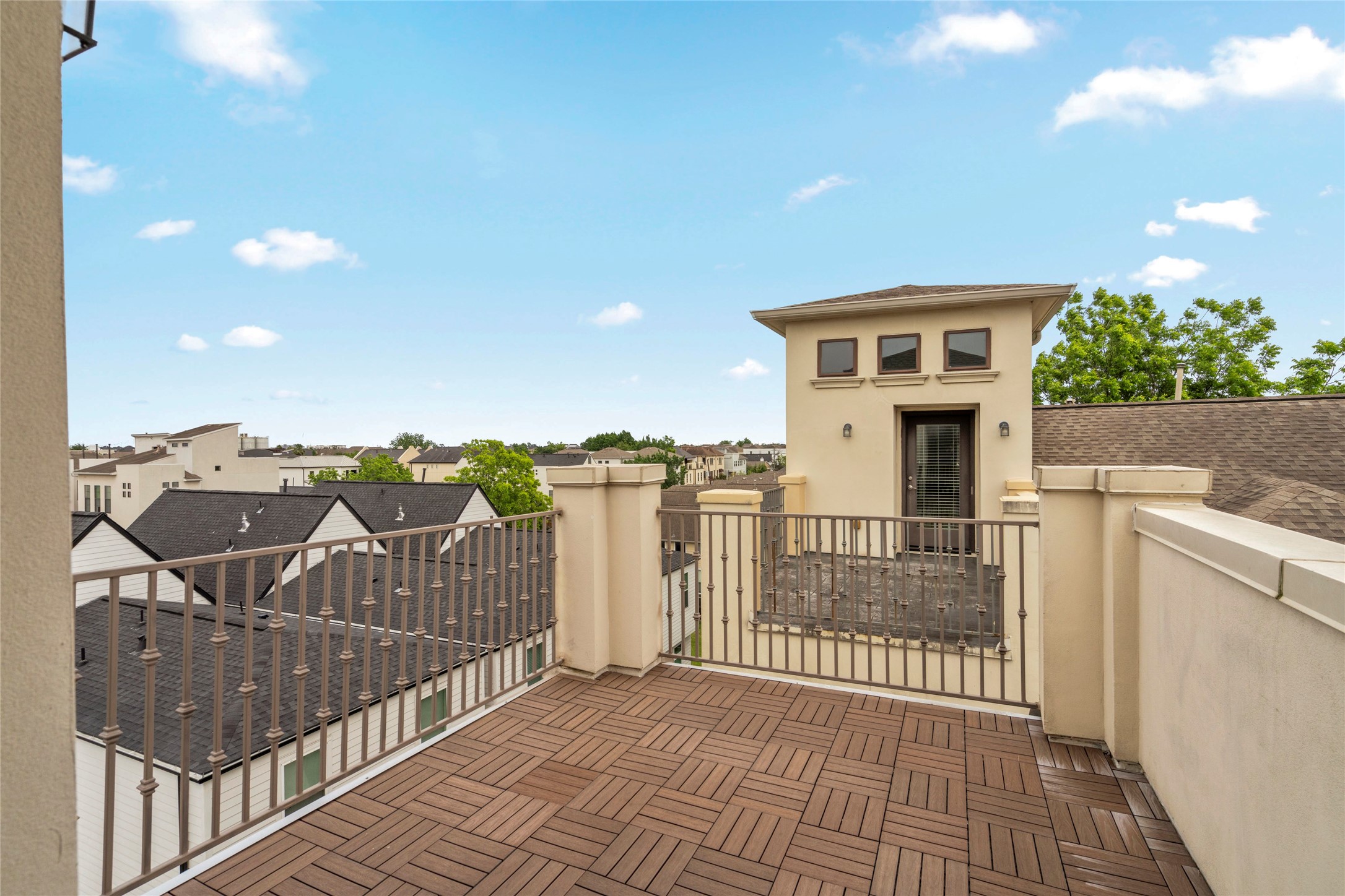  5646 Larkin Street - 物件實景
