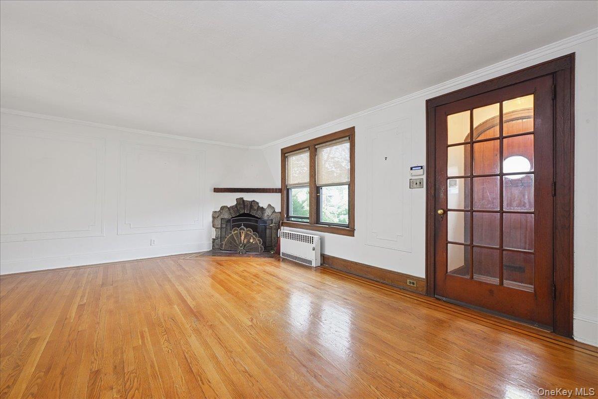 Valley Stream, New York, 11581, United States, 3 Bedrooms Bedrooms, ,2 BathroomsBathrooms,Residential,For Sale,1998416