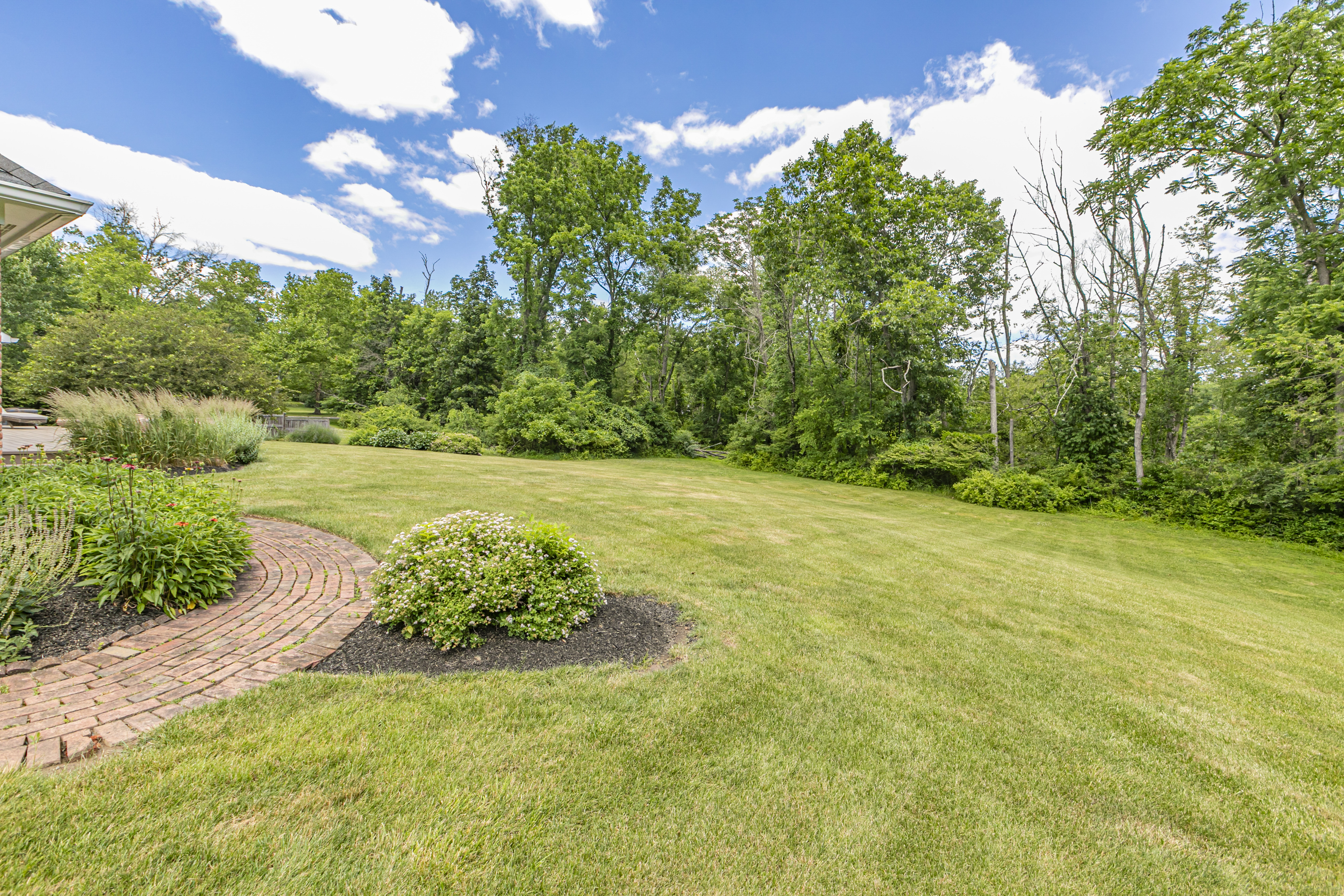  Elegant Brick Home on a Manicured Cut-de-sac Lot - 物件實景