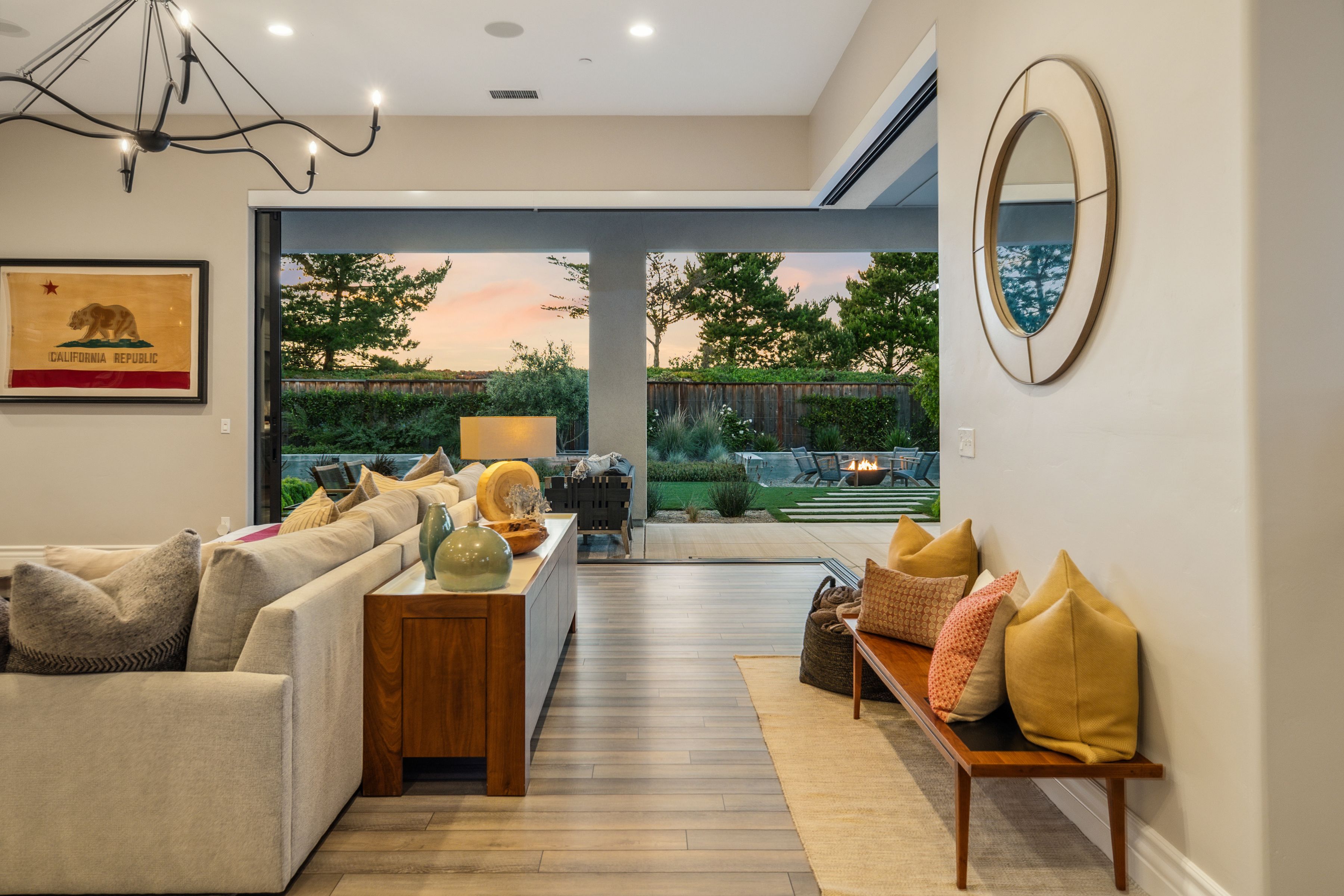  3007 Bluffs Drive - 物件實景