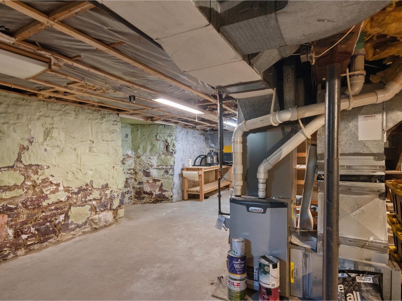 Burlington, Vermont, 05401, United States, 5 Bedrooms Bedrooms, ,2 BathroomsBathrooms,Residential,For Sale,1862244