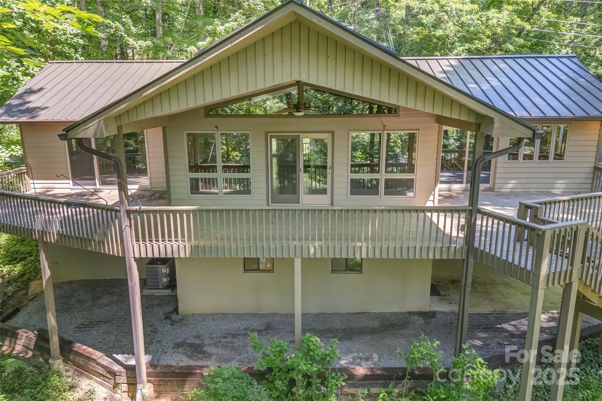 Maggie Valley, North Carolina, 28751, United States, 3 Bedrooms Bedrooms, ,3 BathroomsBathrooms,Residential,For Sale,1976067