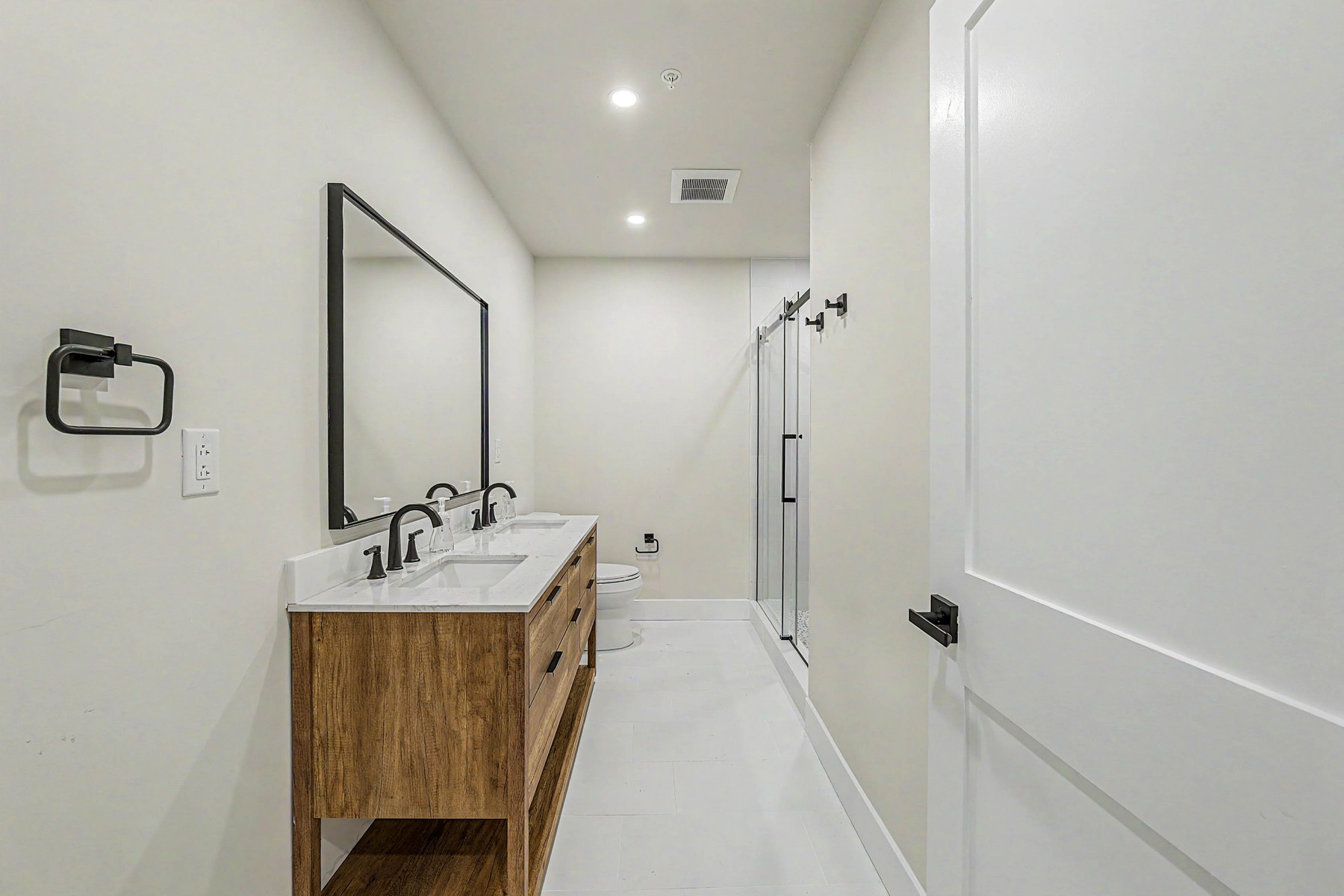  323 E Oak Avenue #101 - 物件實景