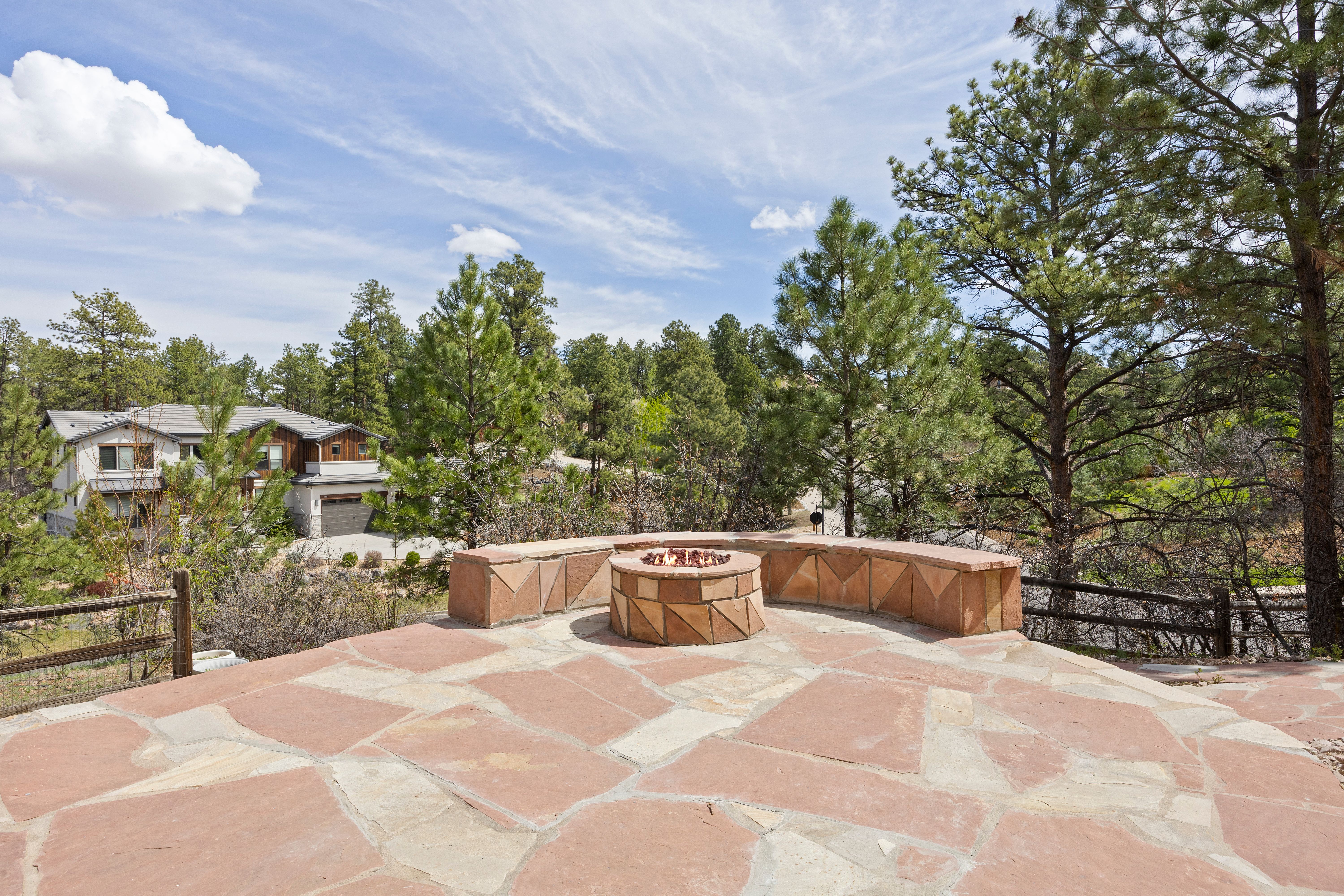  Located on a private 1-acre home site - 物件實景