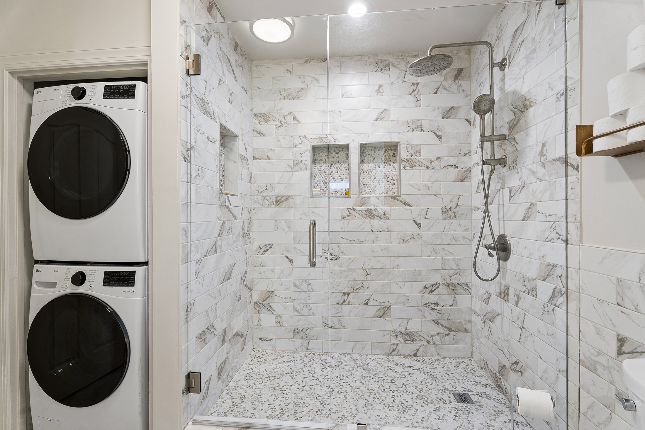 Beautifully Renovated Top-Floor Condo Overlooking Midtown - 物件實景