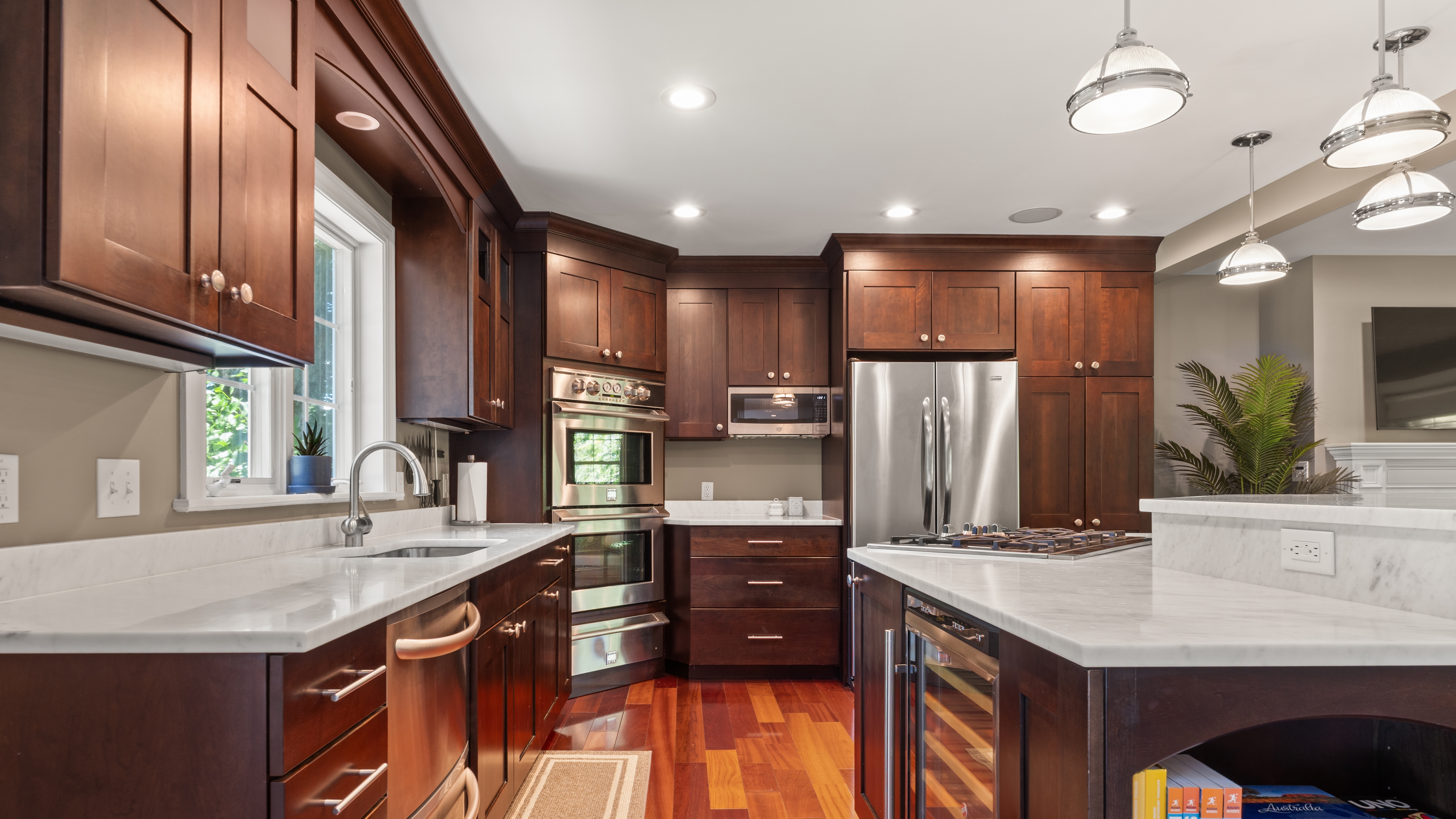  2008 4-Bed, 4-Bath Classic Home with Open Floor Plan and 3 Levels of Living Spac - 物件實景