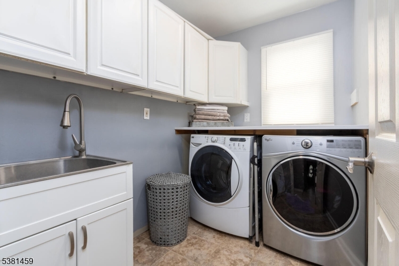 Roxbury Twp., New Jersey, 07876, United States, 4 Bedrooms Bedrooms, ,3 BathroomsBathrooms,Residential,For Sale,1934479