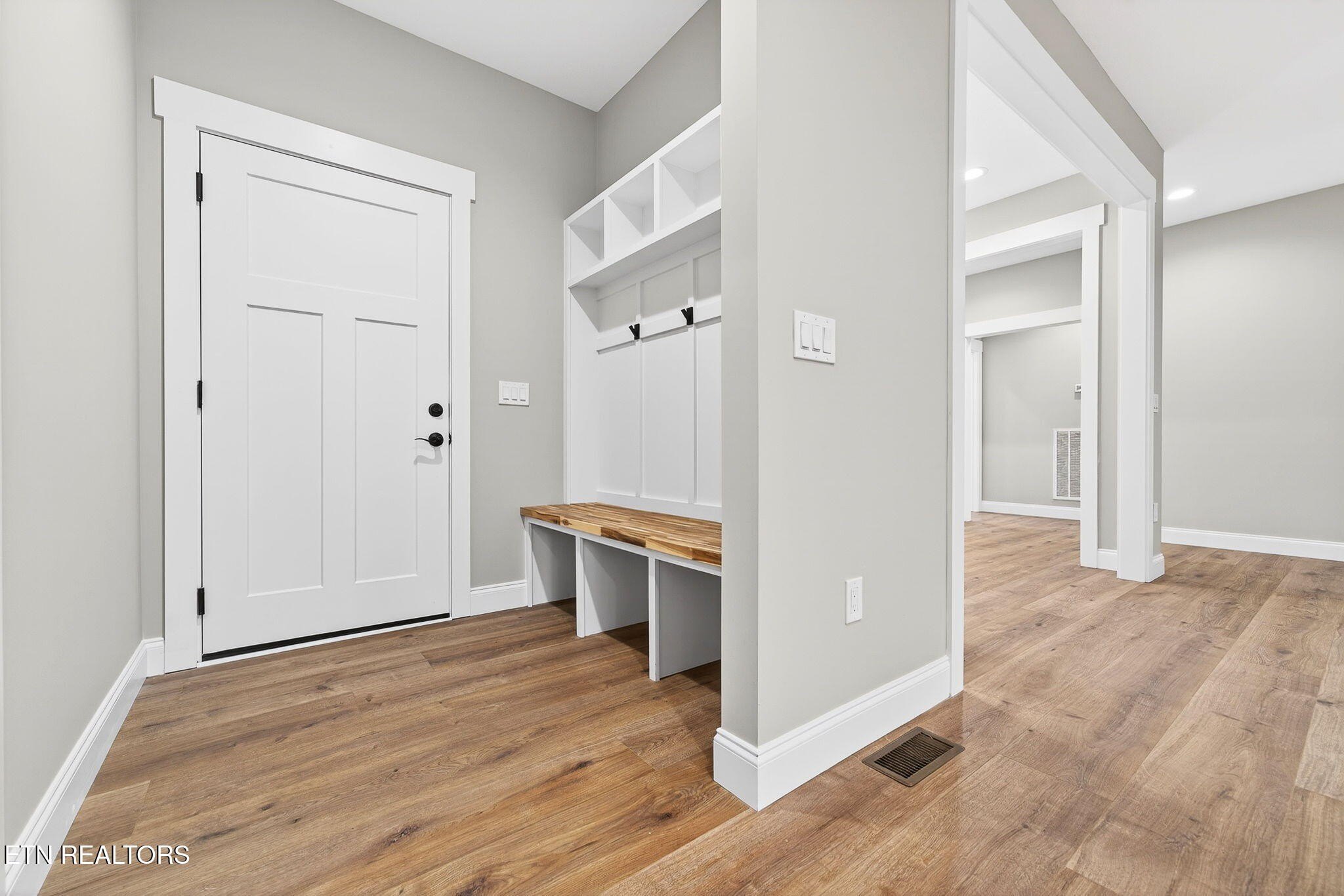 Crossville, Tennessee, 38558, United States, 3 Bedrooms Bedrooms, ,2 BathroomsBathrooms,Residential,For Sale,1989855