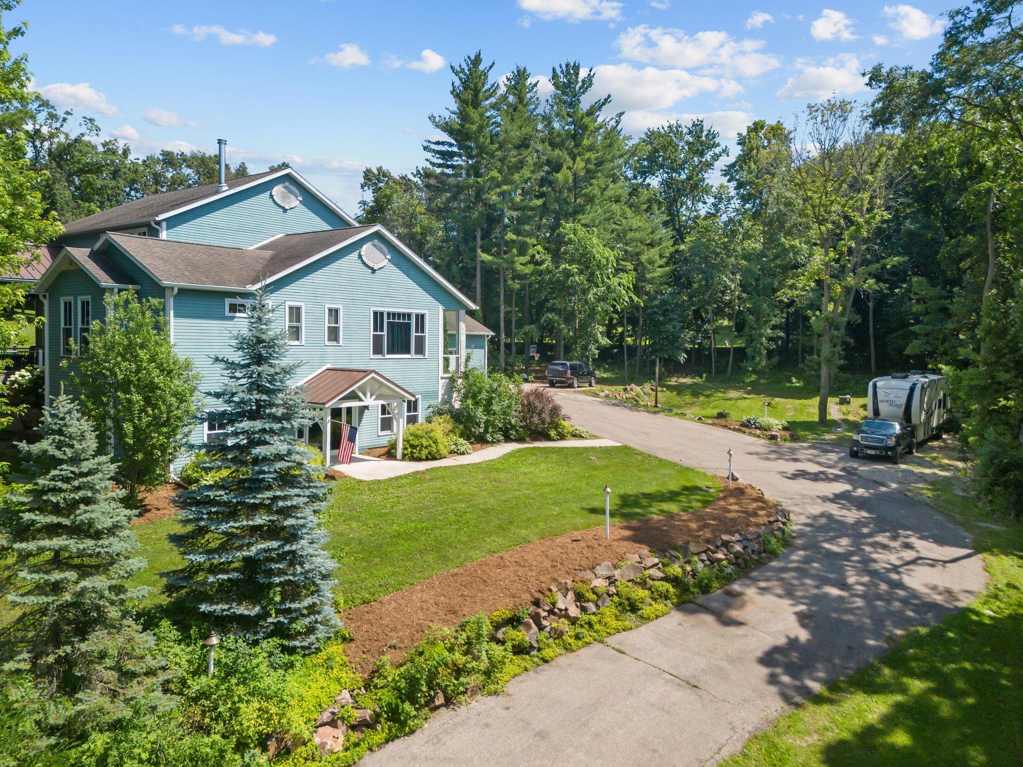 Berlin, Wisconsin, 54923, United States, 5 Bedrooms Bedrooms, ,4 BathroomsBathrooms,Residential,For Sale,1974961