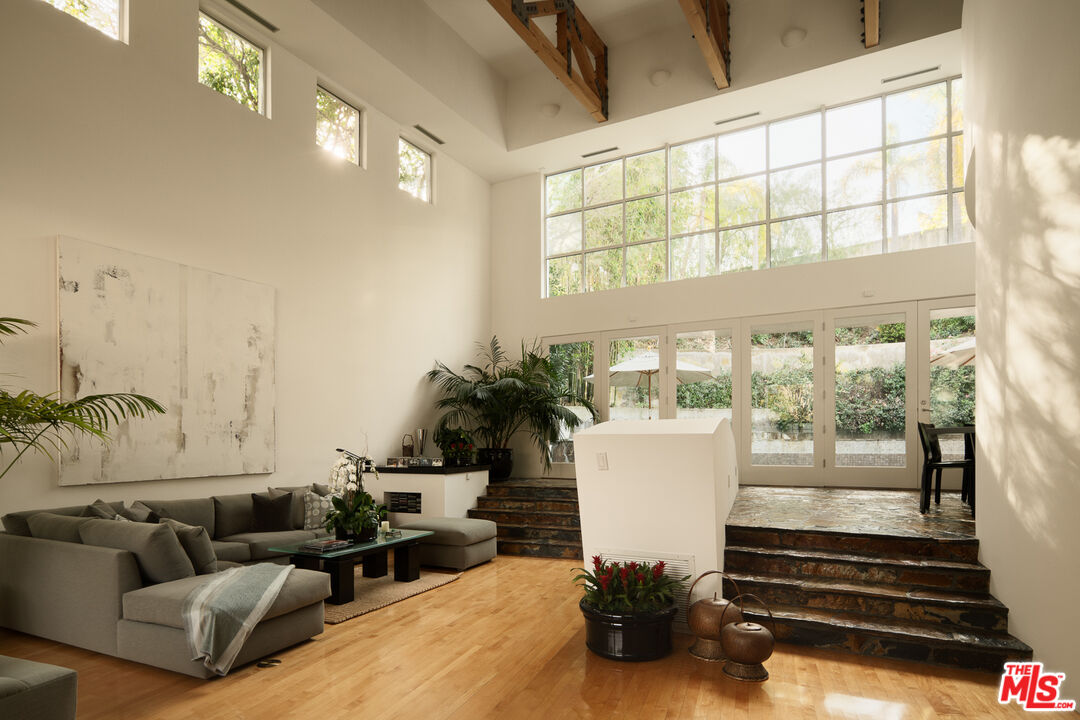 Los Angeles, California, 90049, United States, 4 Bedrooms Bedrooms, ,5 BathroomsBathrooms,Residential,For Sale,1882752