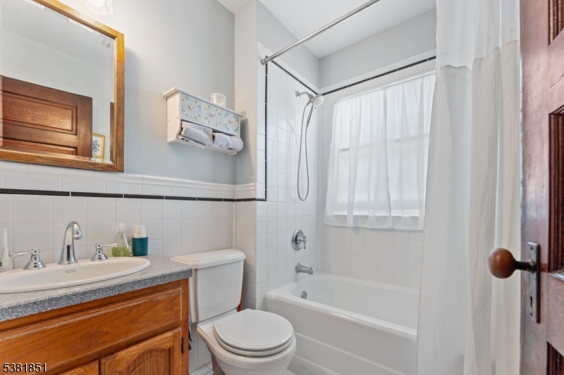 Bound Brook Boro, New Jersey, 08805, United States, 5 Bedrooms Bedrooms, ,3 BathroomsBathrooms,Residential,For Sale,1938545