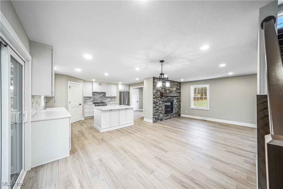 Aurora, Ohio, 44202, United States, 4 Bedrooms Bedrooms, ,4 BathroomsBathrooms,Residential,For Sale,1988117