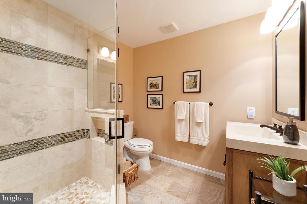 Vienna, Virginia, 22182, United States, 5 Bedrooms Bedrooms, ,6 BathroomsBathrooms,Residential,For Sale,1943879