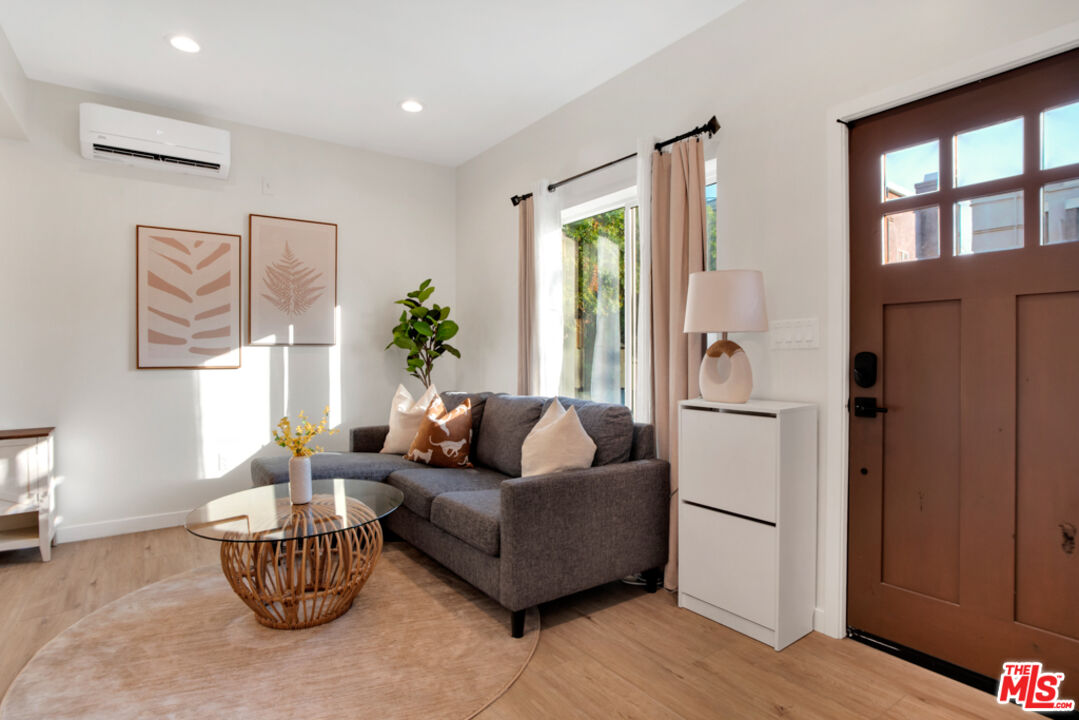 Los Angeles, California, 90025, United States, 5 Bedrooms Bedrooms, ,4 BathroomsBathrooms,Residential,For Sale,1934353