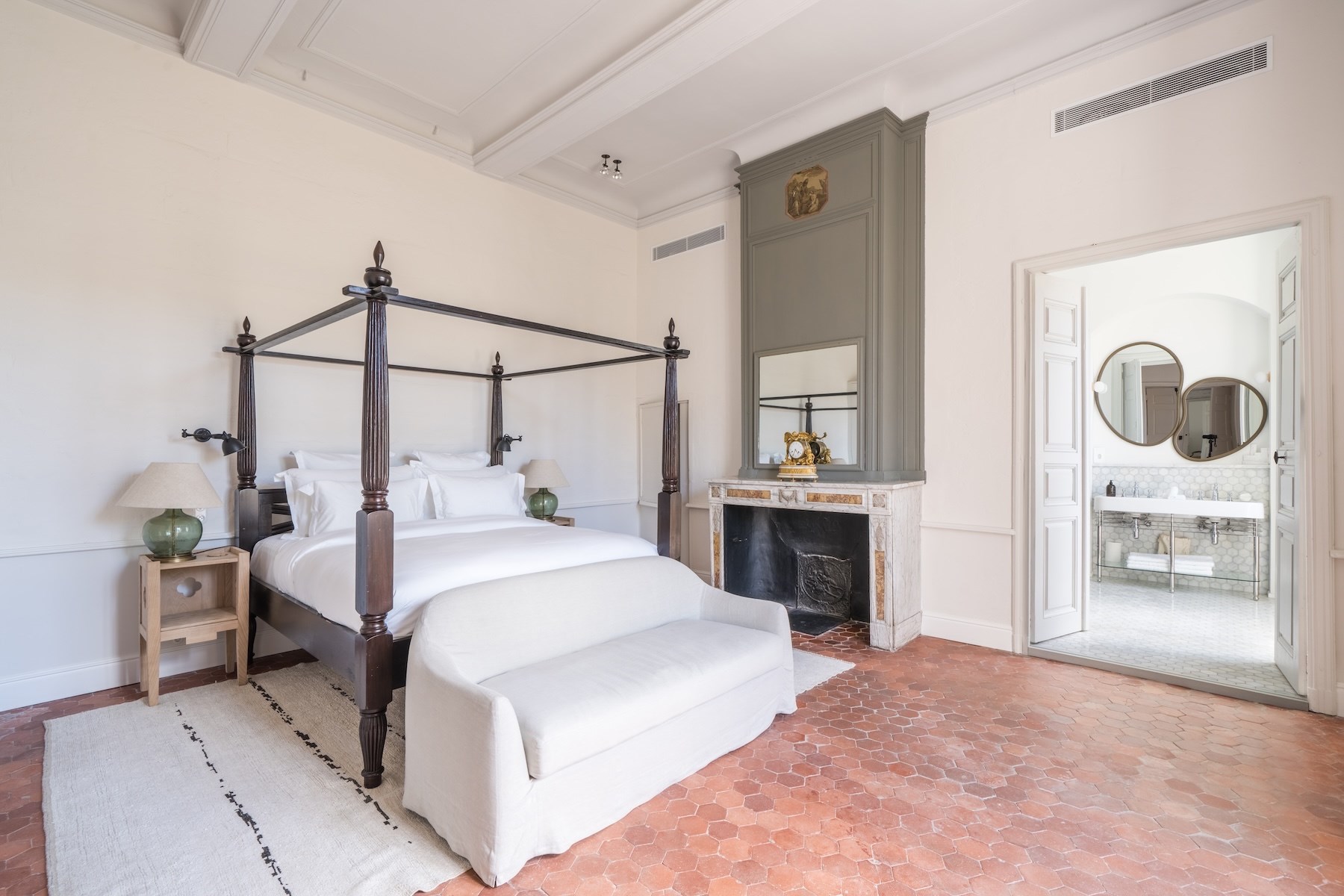  Fully renovated private mansion of over 1,100 sqm with garden, swimming pool an… - 物件實景