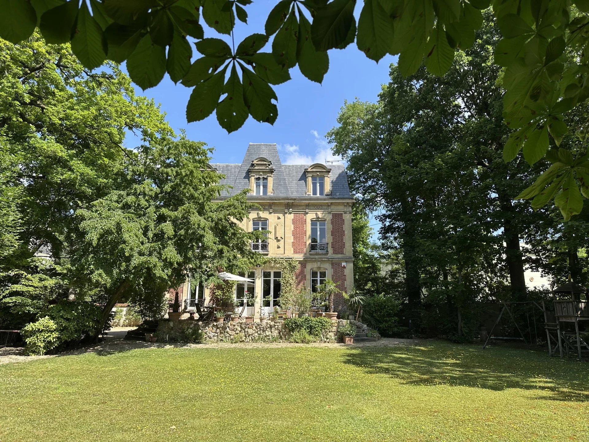 Le Vésinet, Île-de-France, 78110, FR, 6 Bedrooms Bedrooms, ,5 BathroomsBathrooms,Residential,For Sale,1994768