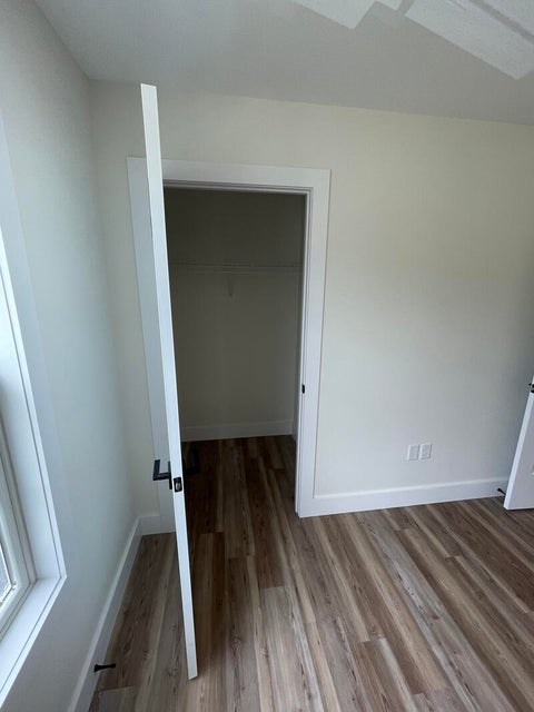 Russell Springs, Kentucky, 42642, United States, 12 Bedrooms Bedrooms, ,9 BathroomsBathrooms,Residential,For Sale,1975728