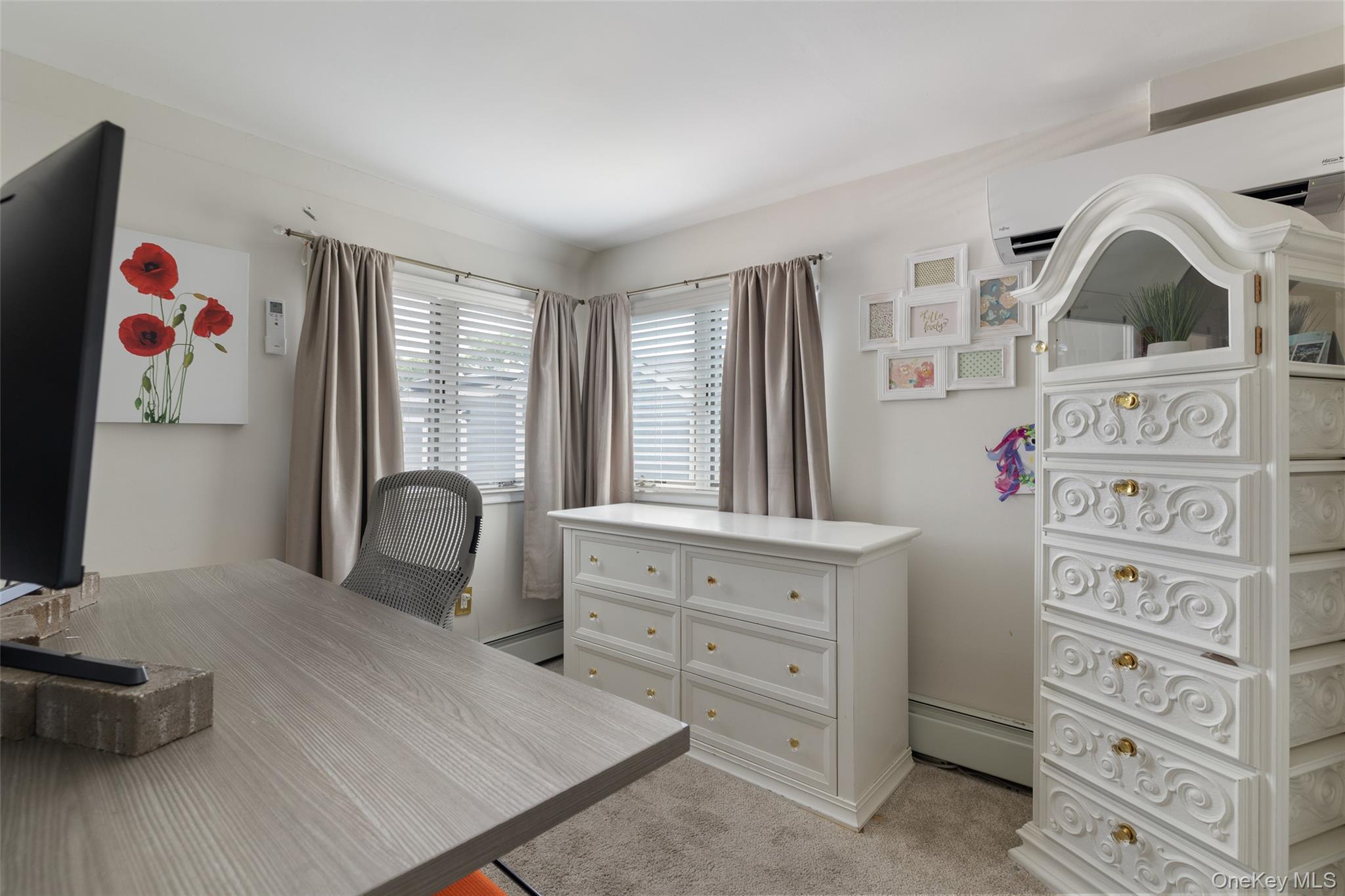 Babylon, New York, 11702, United States, 3 Bedrooms Bedrooms, ,2 BathroomsBathrooms,Residential,For Sale,1930395