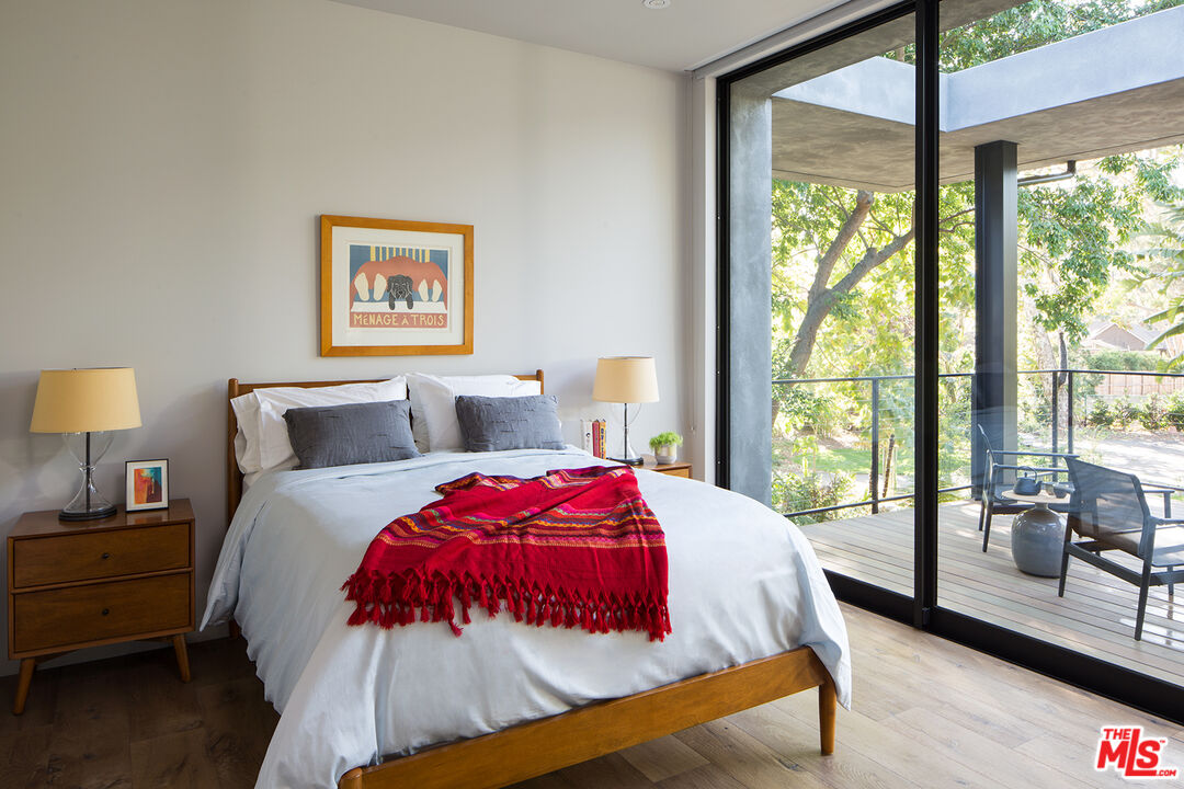 Malibu, California, 90265, United States, 4 Bedrooms Bedrooms, ,3 BathroomsBathrooms,Residential,For Sale,1917899