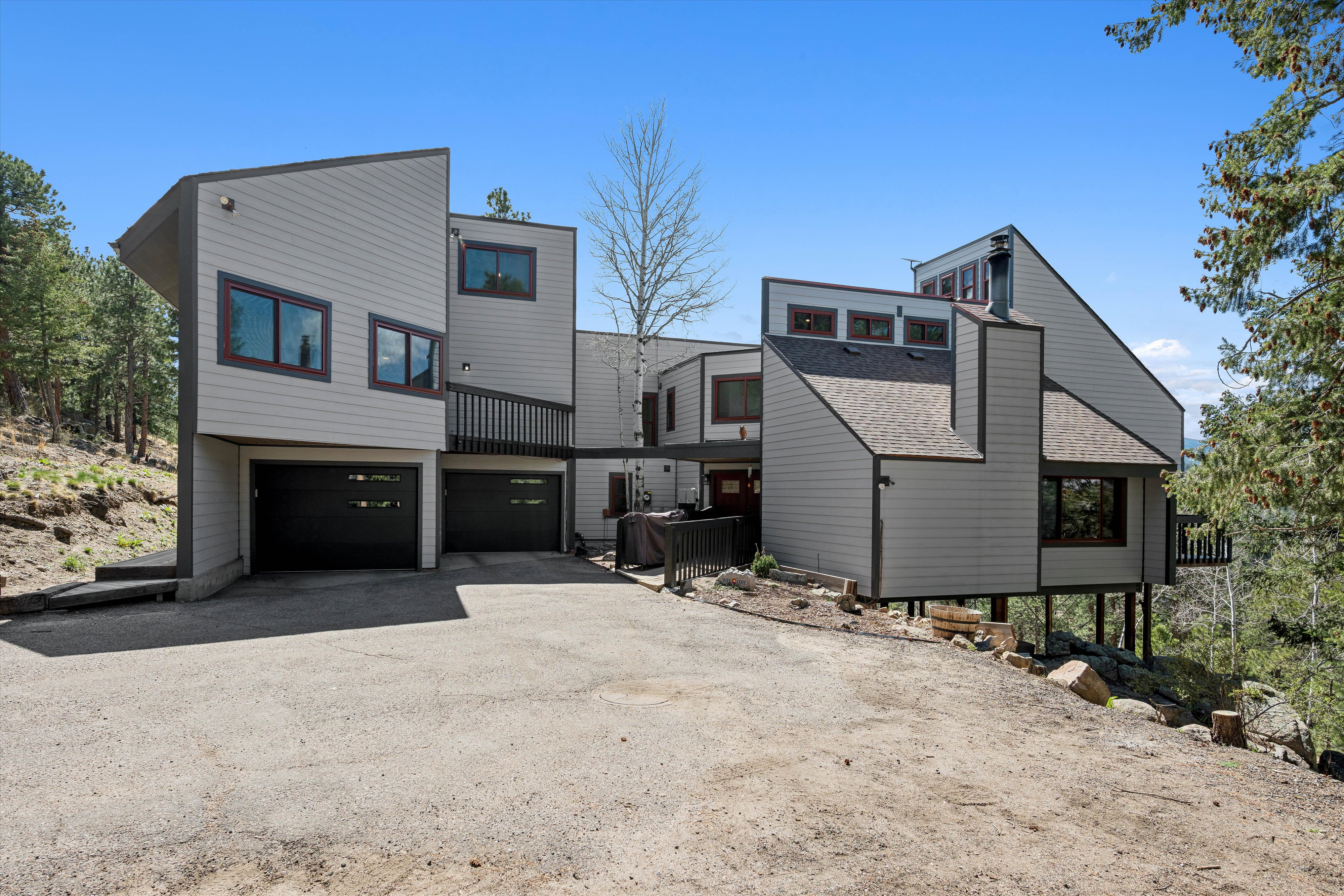  Experience Refined Mid-Century Inspired Mountain Living on 3.37 Acres - 物件實景