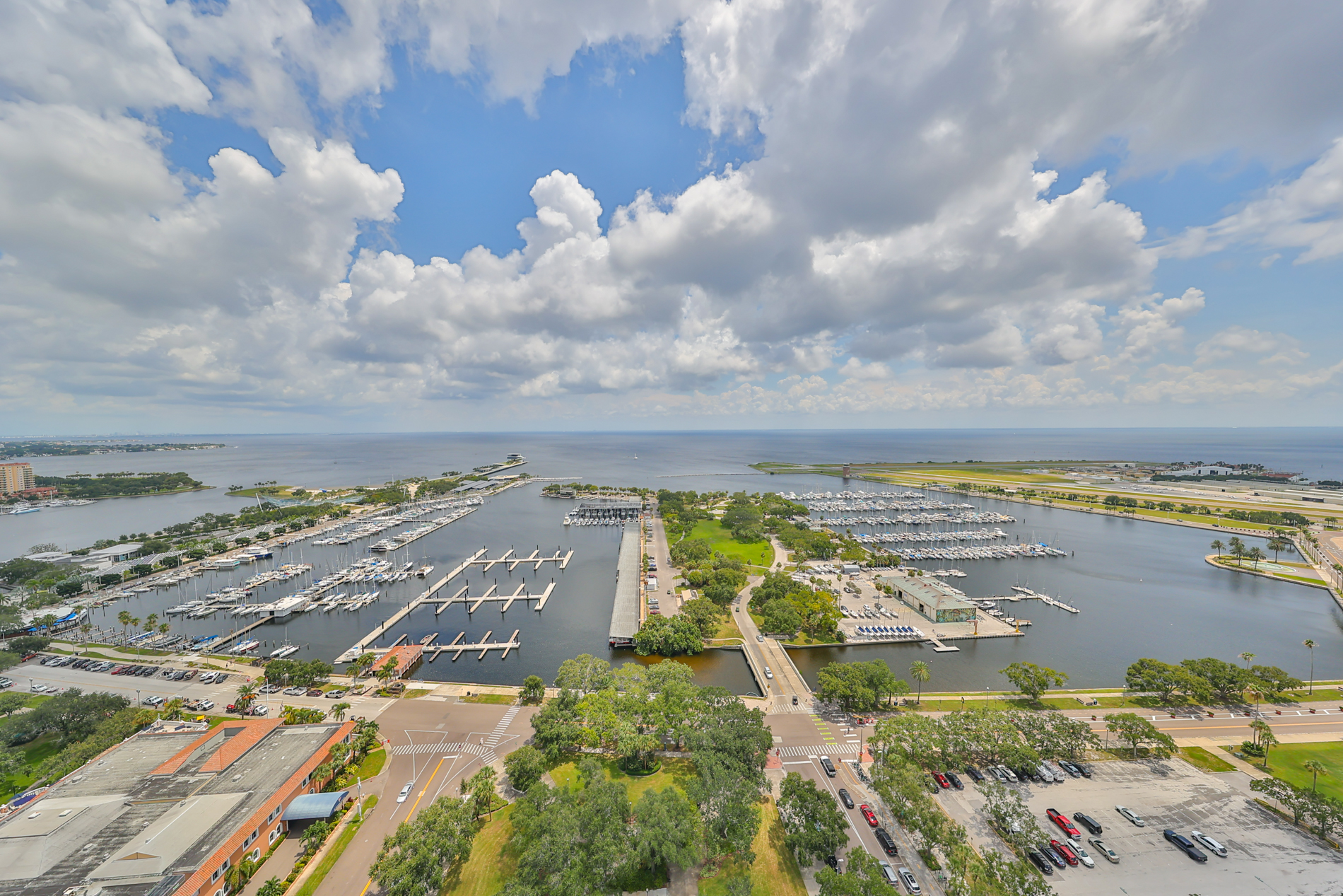 St Petersburg, Florida, 33701, United States, 3 Bedrooms Bedrooms, ,3 BathroomsBathrooms,Residential,For Sale,1924192