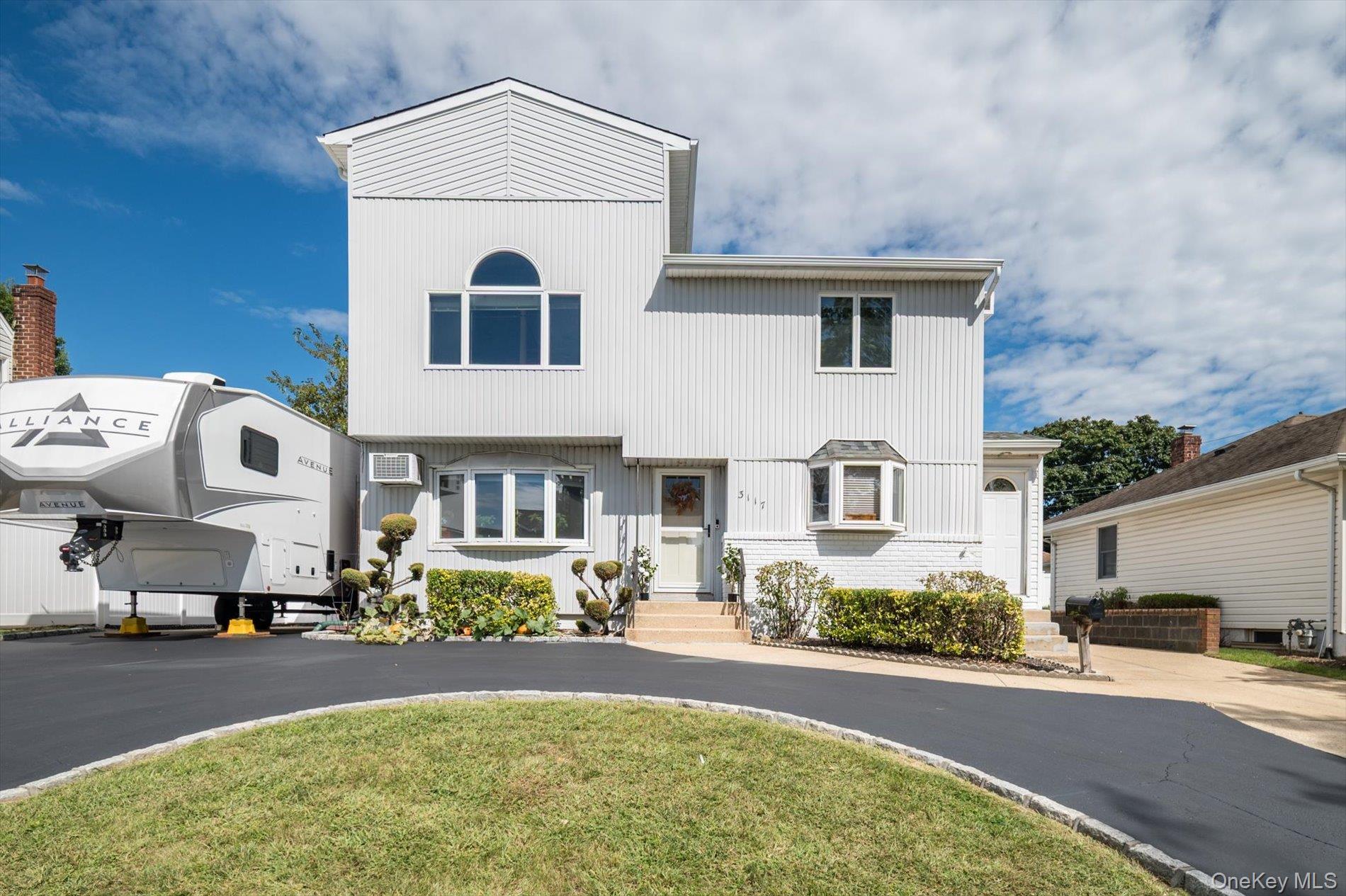 Ward Ln, Wantagh, NY 11793