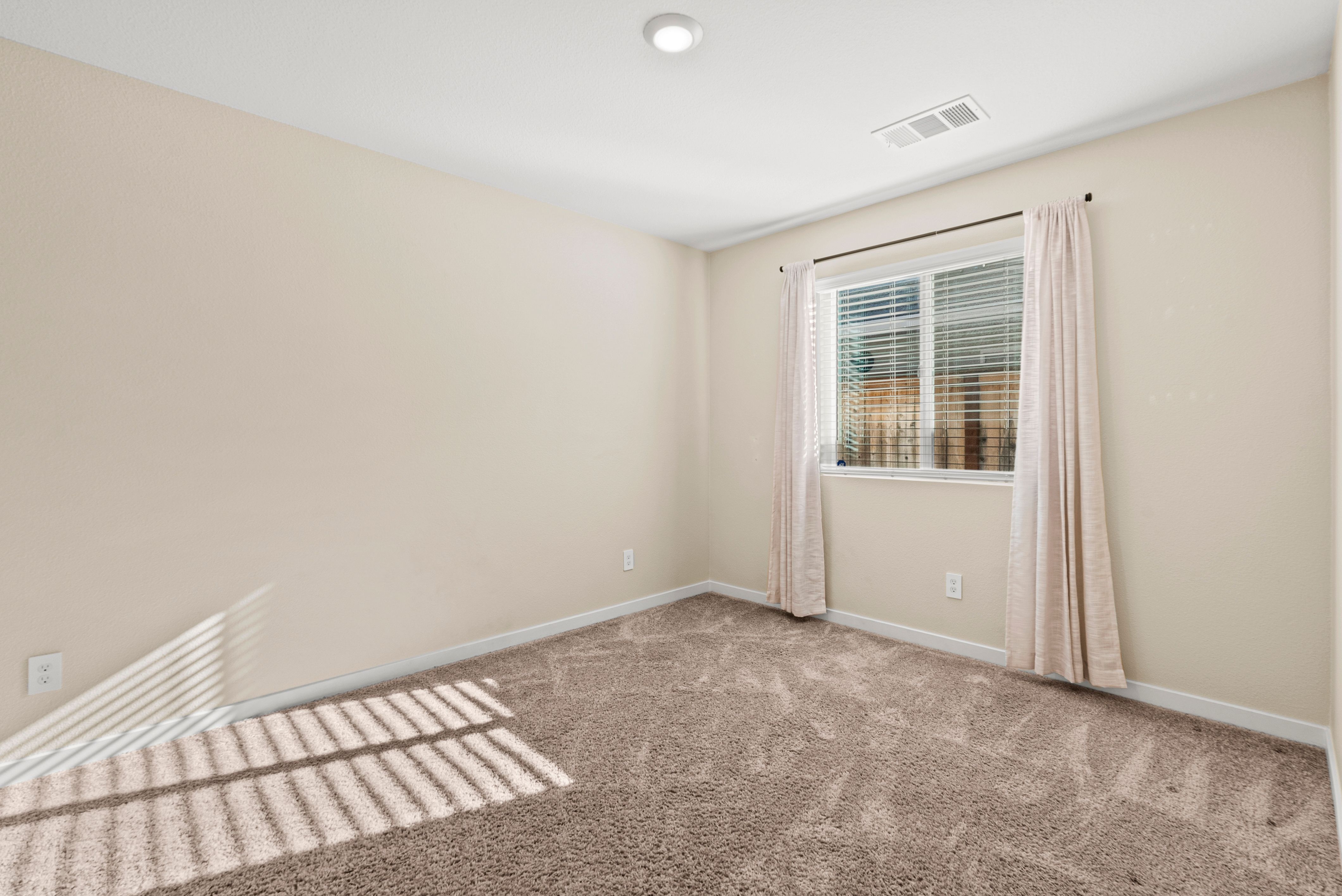  4388 Silver Cedar Lane, Sacramento, CA 95834 - 物件實景