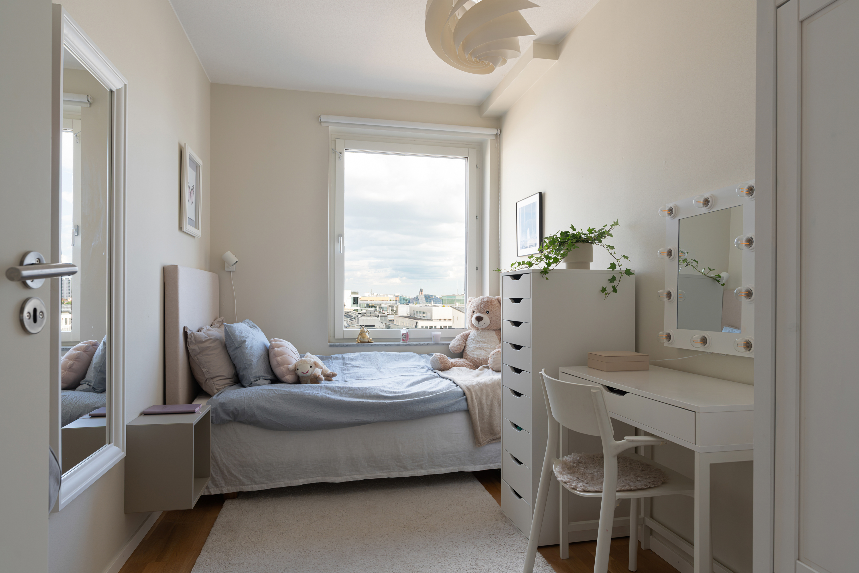 Bright duplex apartment with generous glazed sections and several balconies. - 物件實景