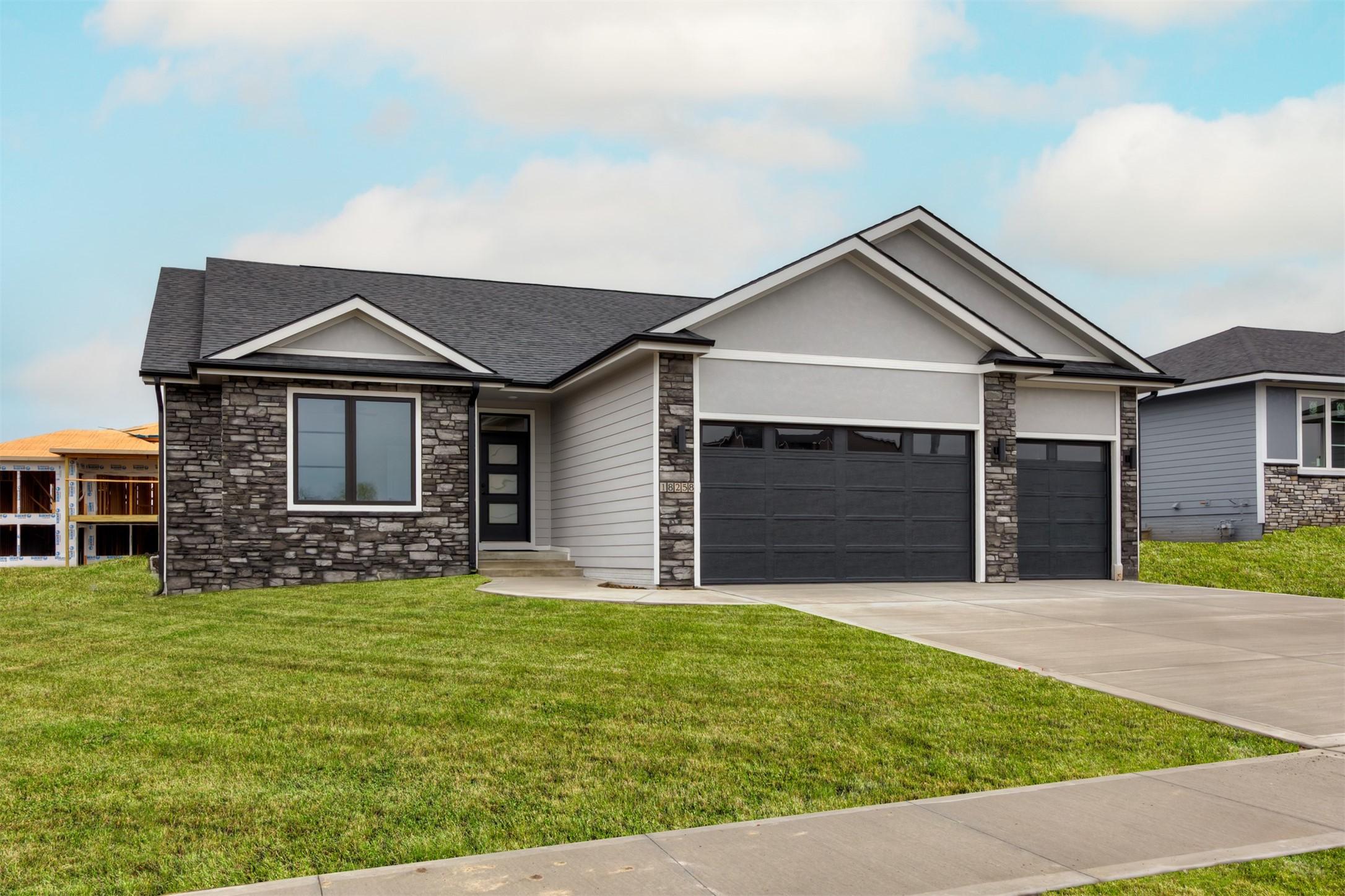 Clive, Iowa, 50325, United States, 4 Bedrooms Bedrooms, ,3 BathroomsBathrooms,Residential,For Sale,1928904