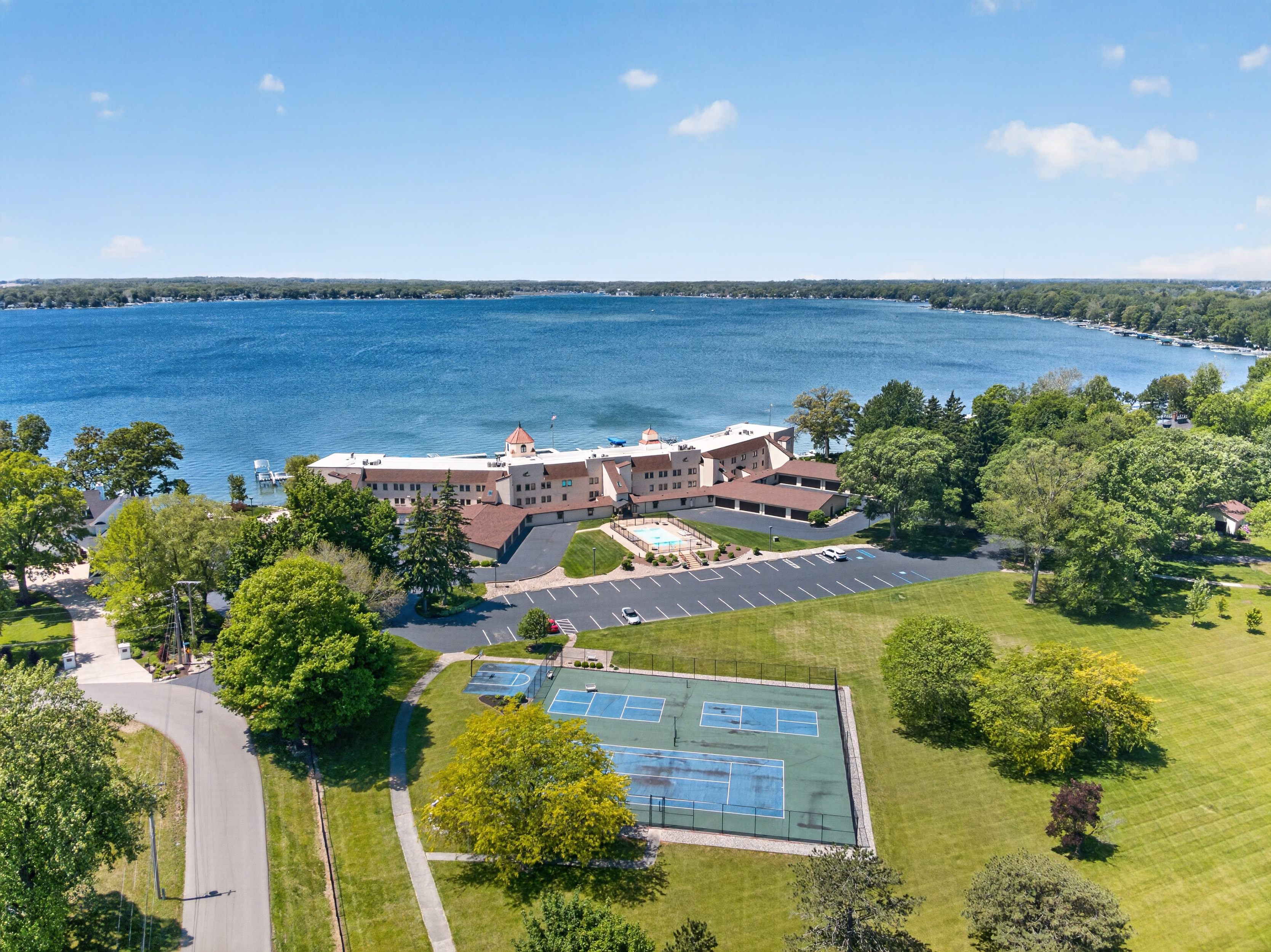  Third Floor Condo with Spectacular Lake Views - 物件實景