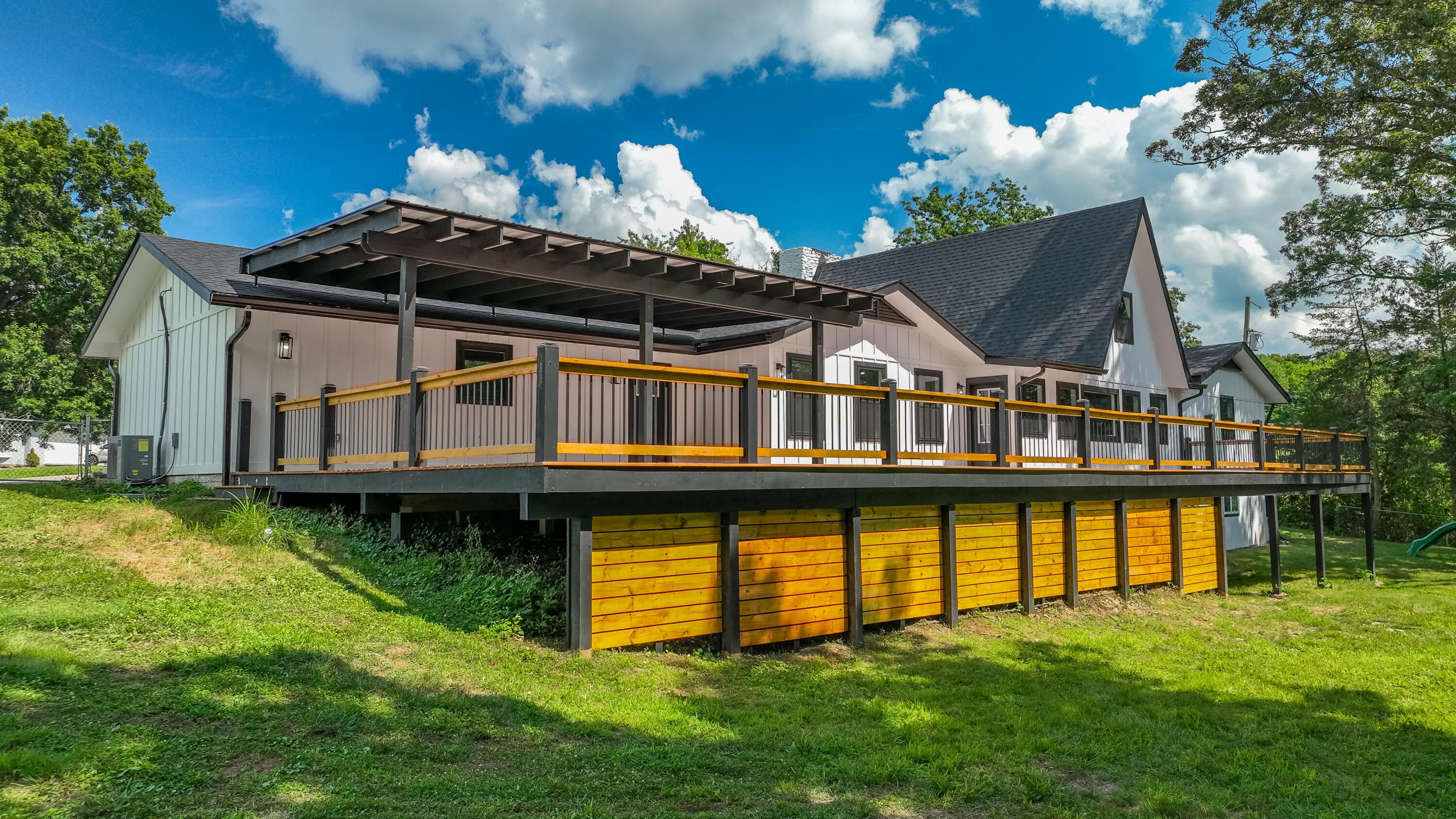 Berea, Kentucky, 40403, United States, 4 Bedrooms Bedrooms, ,4 BathroomsBathrooms,Residential,For Sale,1979235