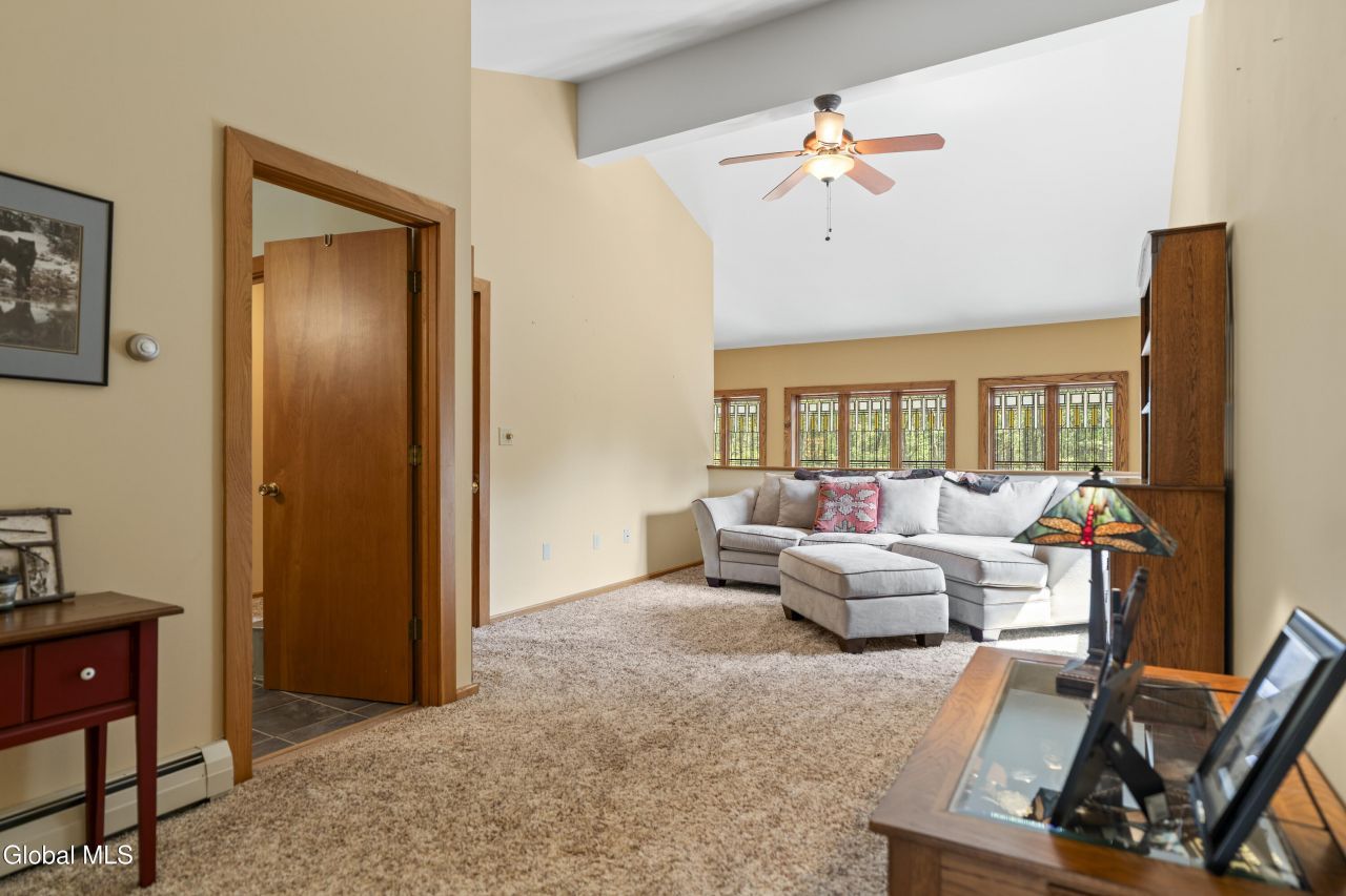 Coeymans Hollow, New York, 12046, United States, 4 Bedrooms Bedrooms, ,3 BathroomsBathrooms,Residential,For Sale,1907699