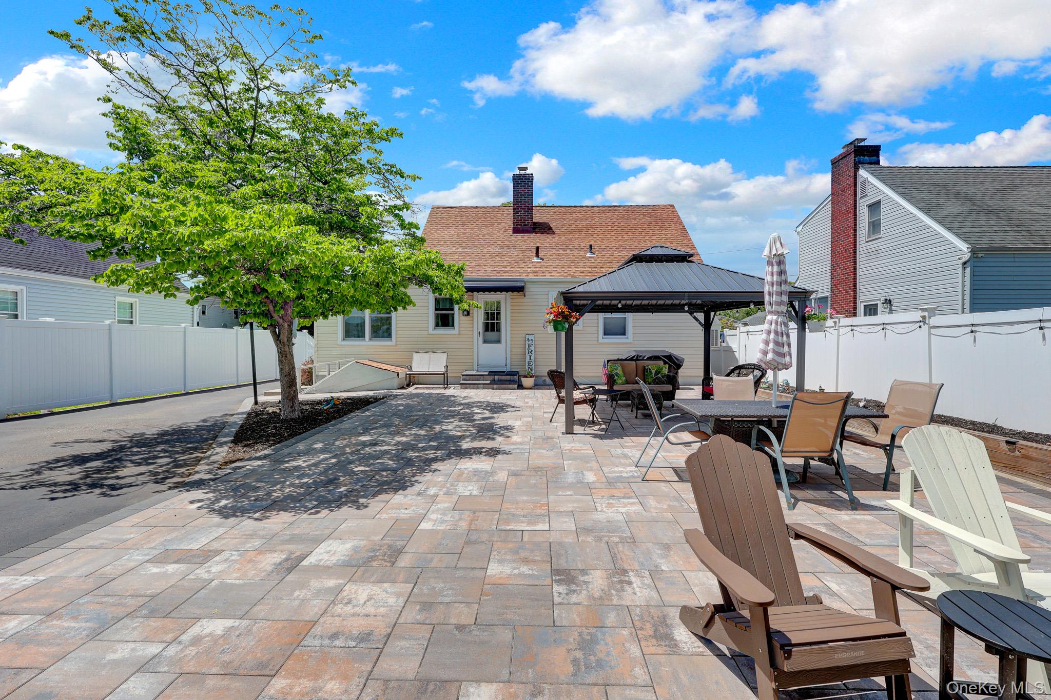  31 Locust Avenue E, Farmingdale, NY, 11735 - 物件實景
