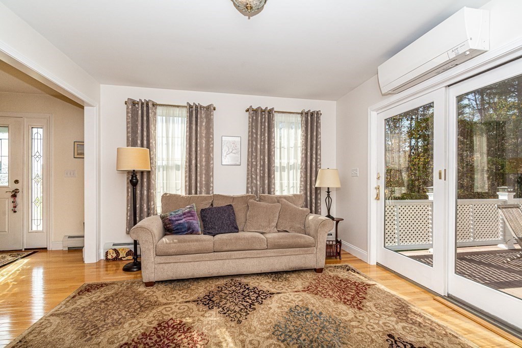 Seabrook, New Hampshire, 03874, United States, 4 Bedrooms Bedrooms, ,3 BathroomsBathrooms,Residential,For Sale,1942793